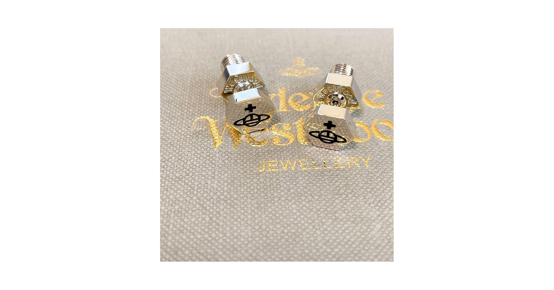 Amazon.co.jp: ヴィヴィアン ネジ ピアス : ファッション