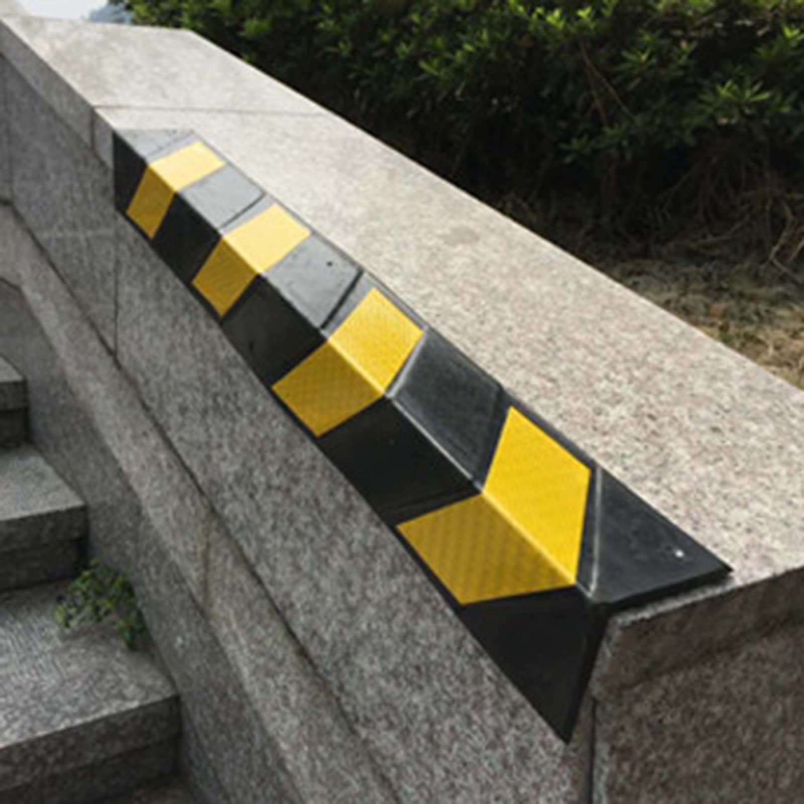 Protections d'angle pour Table Safety Edge, Protections d'angle en Caoutchouc réfléchissantes, Noir et Jaune, 80x10x(0.6-1) cm for Le stationnement, 1/2/5/10/15 pièces(10pcs - 80x10x0.6cm)