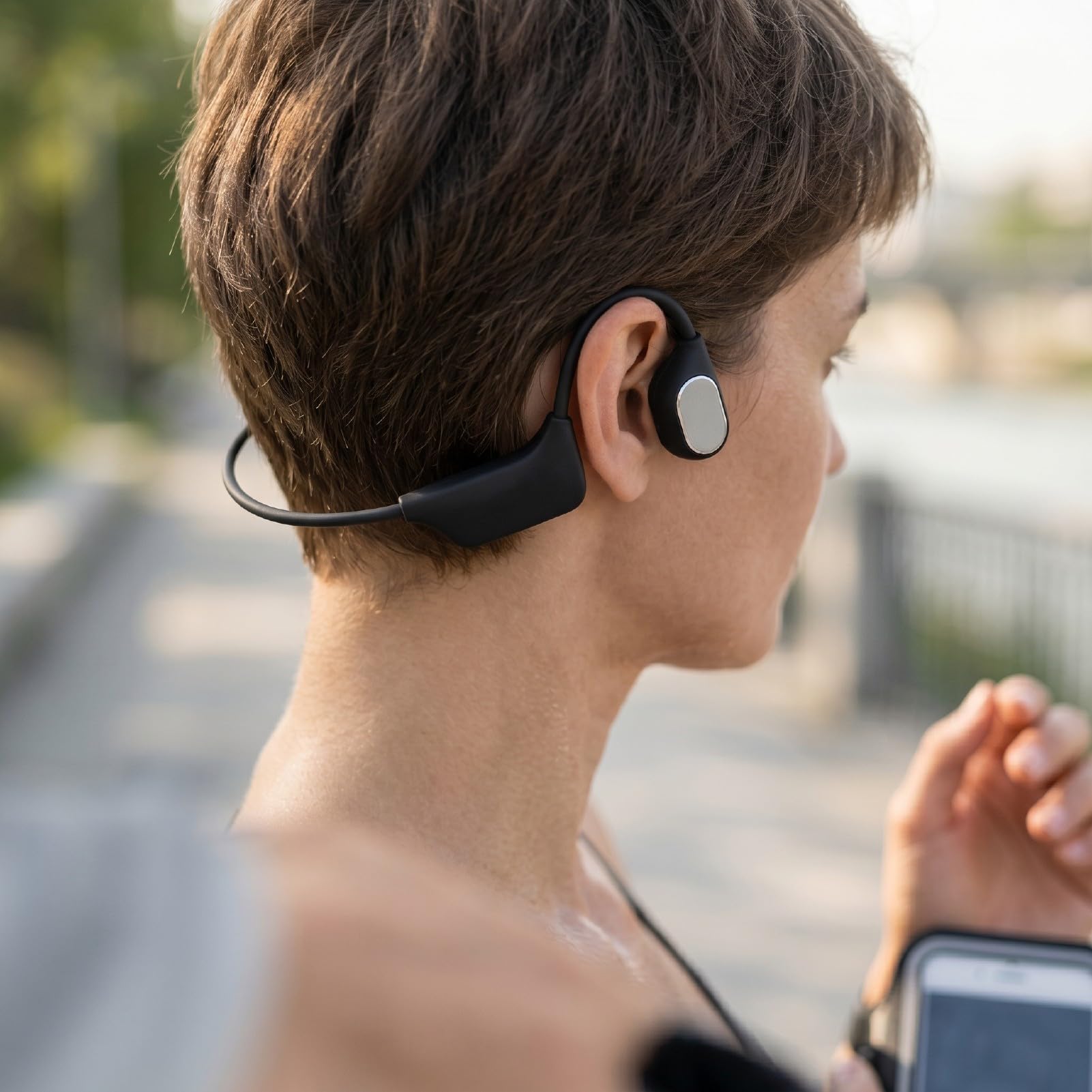 Cuffie a Conduzione Ossea, Cuffie Auricolari Aperte Wireless Bluetooth 5.4 Impermeabili IP67, Cancellazione del Rumore per Sport, Corsa, Allenamento in Palestra