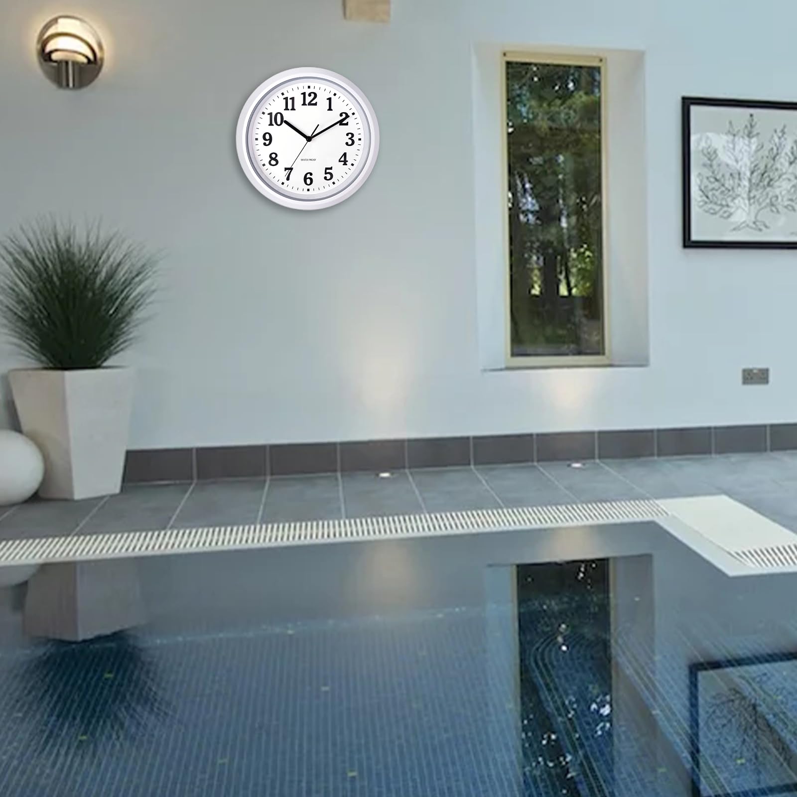 Horloge d'extérieur 32 cm - Étanche - Résistante aux intempéries - Facile à lire - Silencieuse - Pour extérieur, piscine, balcon, salle de bain - Blanc