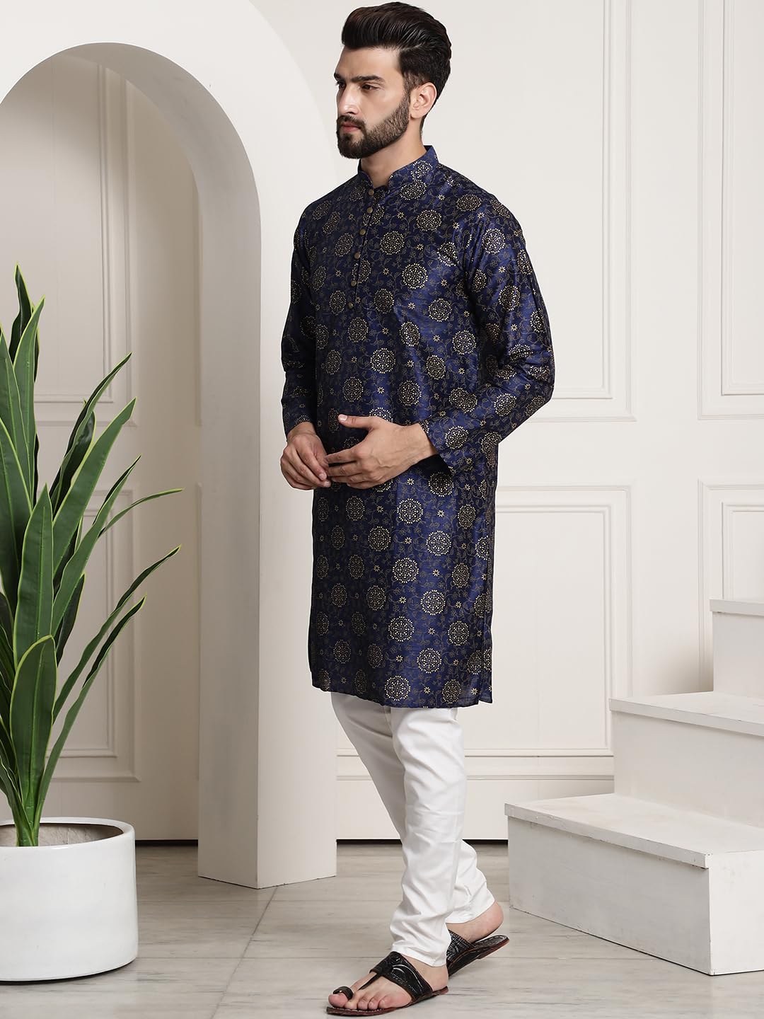 Sojanya (Since 1958 Men's Silk Blend Print Nblue Kurta And Cream Pyjama With Cream Nehru Jacket