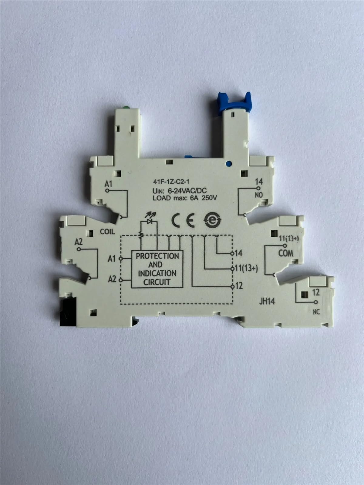 Relais mince haute précision HF41F 6A 250V format compact ZST