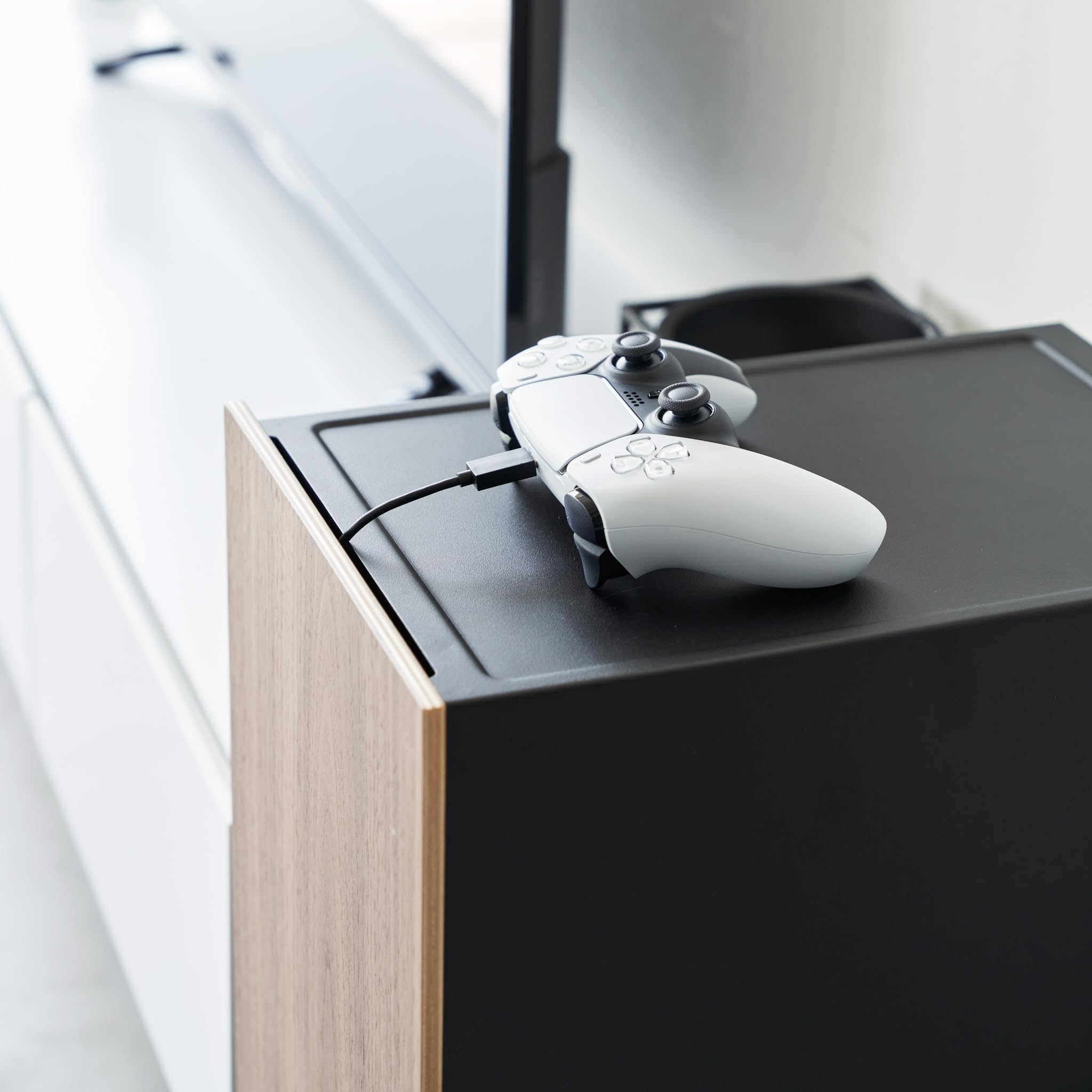 YAMAZAKI 2110 Tower Game Console Organizer, Black, Steel/Wood/Magnet/Silicone, 24.7 x 36.5 x 60.3 cm