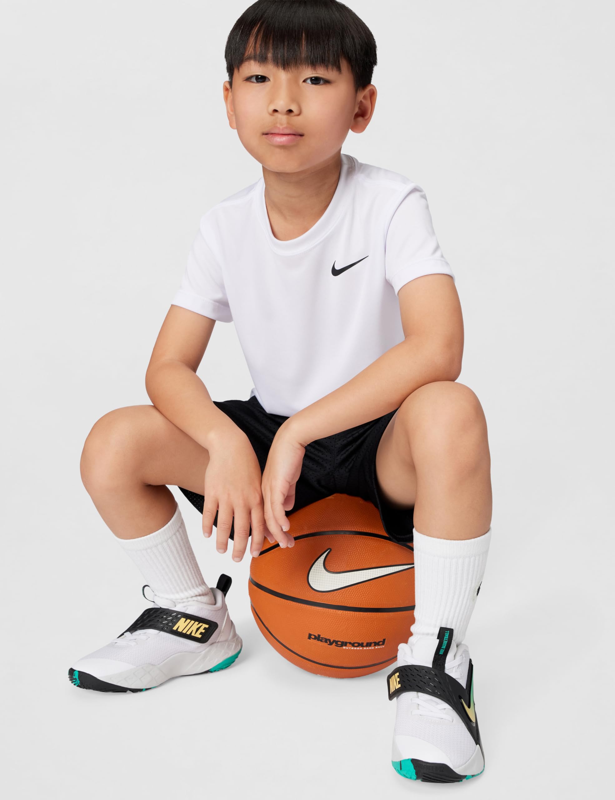 Nike Unisex Team Hustle D 12 White/Topaz Gold-Black-Clear Emerald Basketball Shoes UK 5