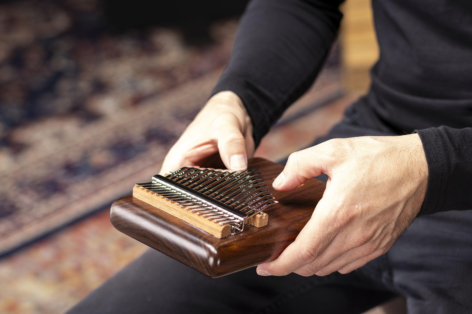 Meinl Percussion Solid Pickup Kalimba - fortepian kciuk z przetwornikiem - Tuning D B G E C A F D C E G B D F A C E - orzech włoski, naturalny (PKA17AW)