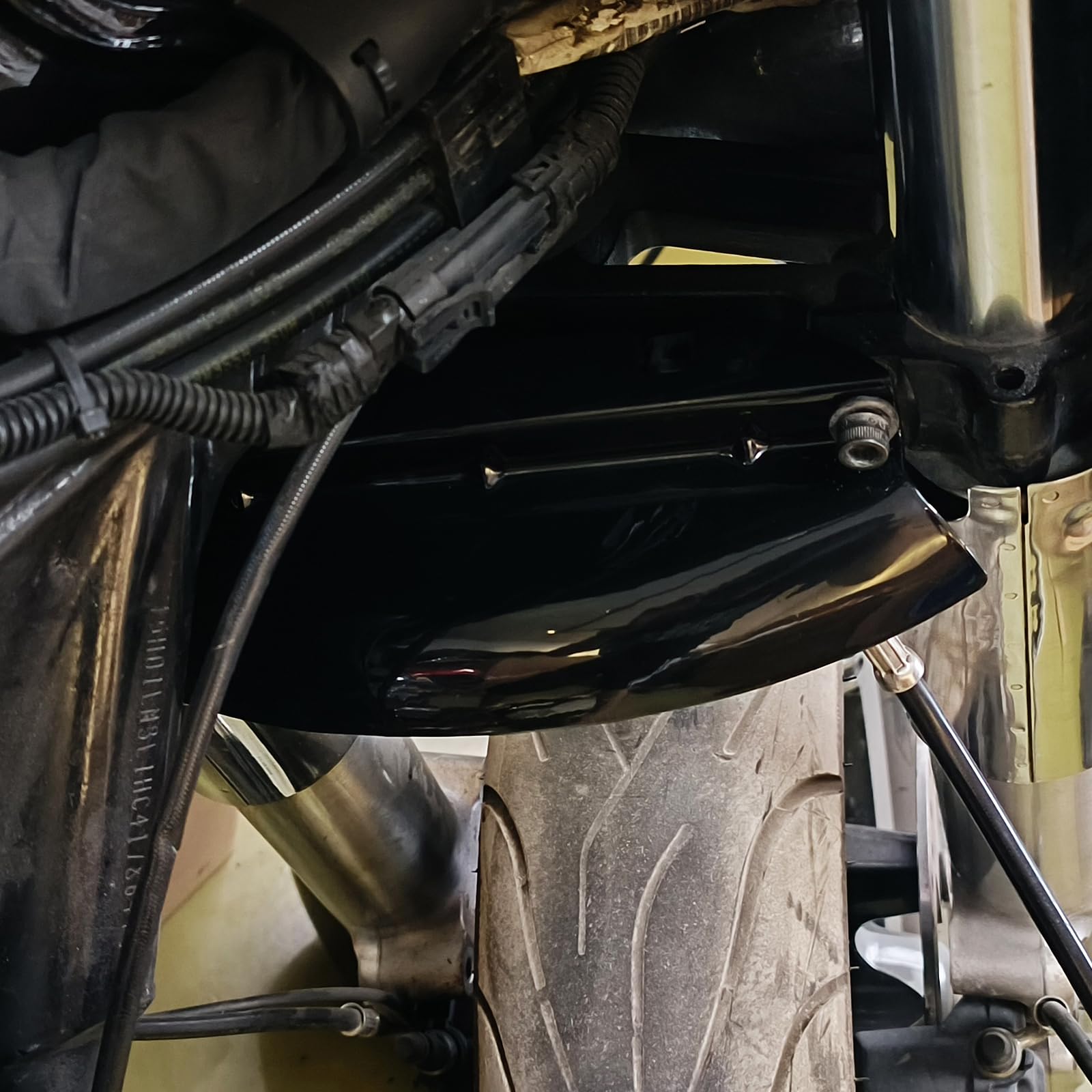 Deflettore del vento inferiore Triple Tree per moto, deflettore d'aria per carenatura moto, copertura forcella anteriore, compatibile con Harley Touring Road Glide Road King Street Glide