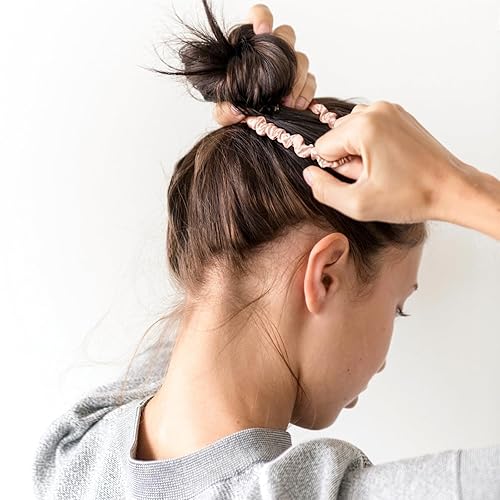 Miniatura 5 de OLESILK Mini coleteros de seda 100% morera para mujeres y niñas, coleteros delgados para uso diario, para coleta de caballo de seda, para el cuidado