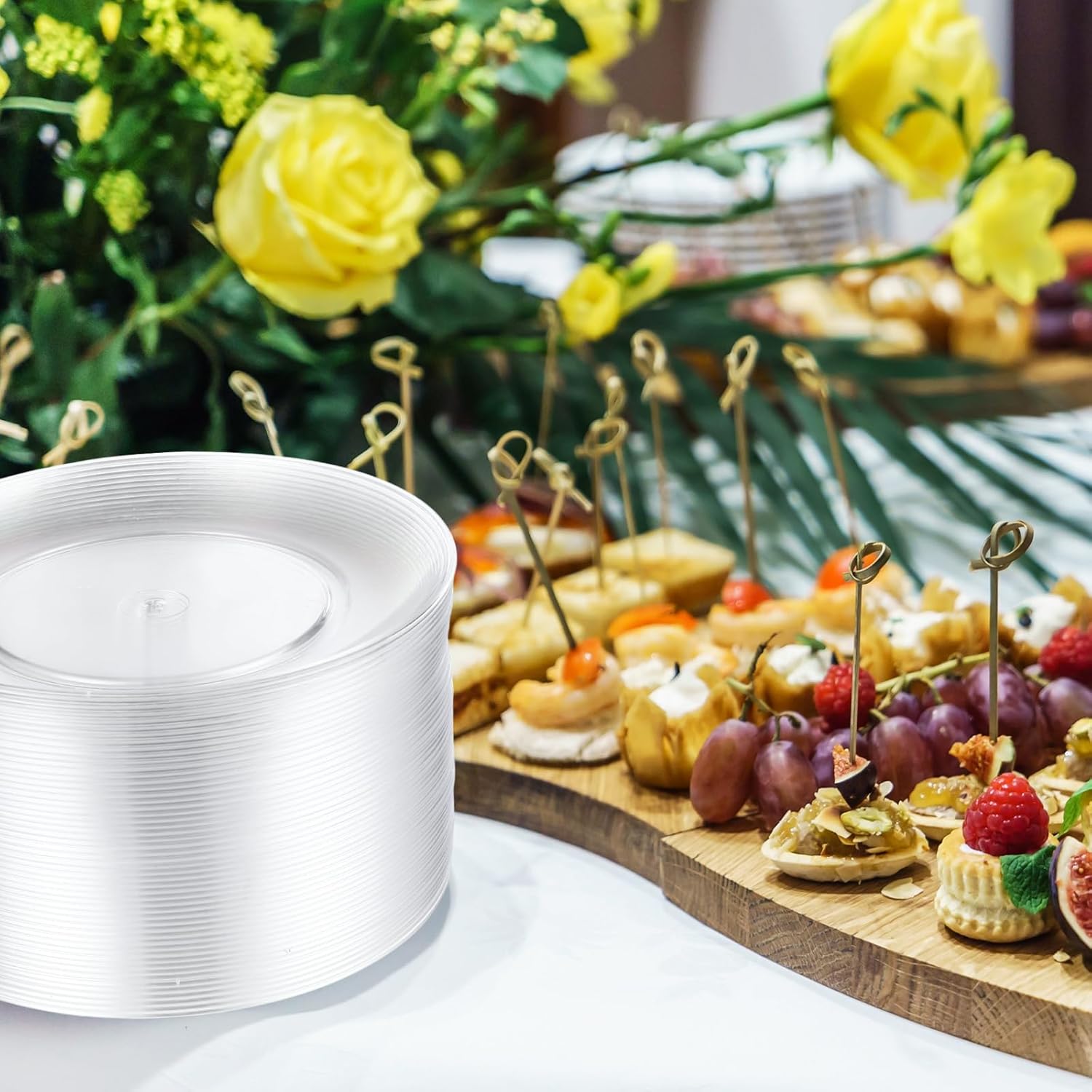 Mimorou 300 Pcs Clear Plastic Dessert Plates 5.5 Inch Disposable Cake Plates Small Party Dishes Bulk Clear Round Dishes for Wedding Dinner Appetizers BBQ Travel Catering Events