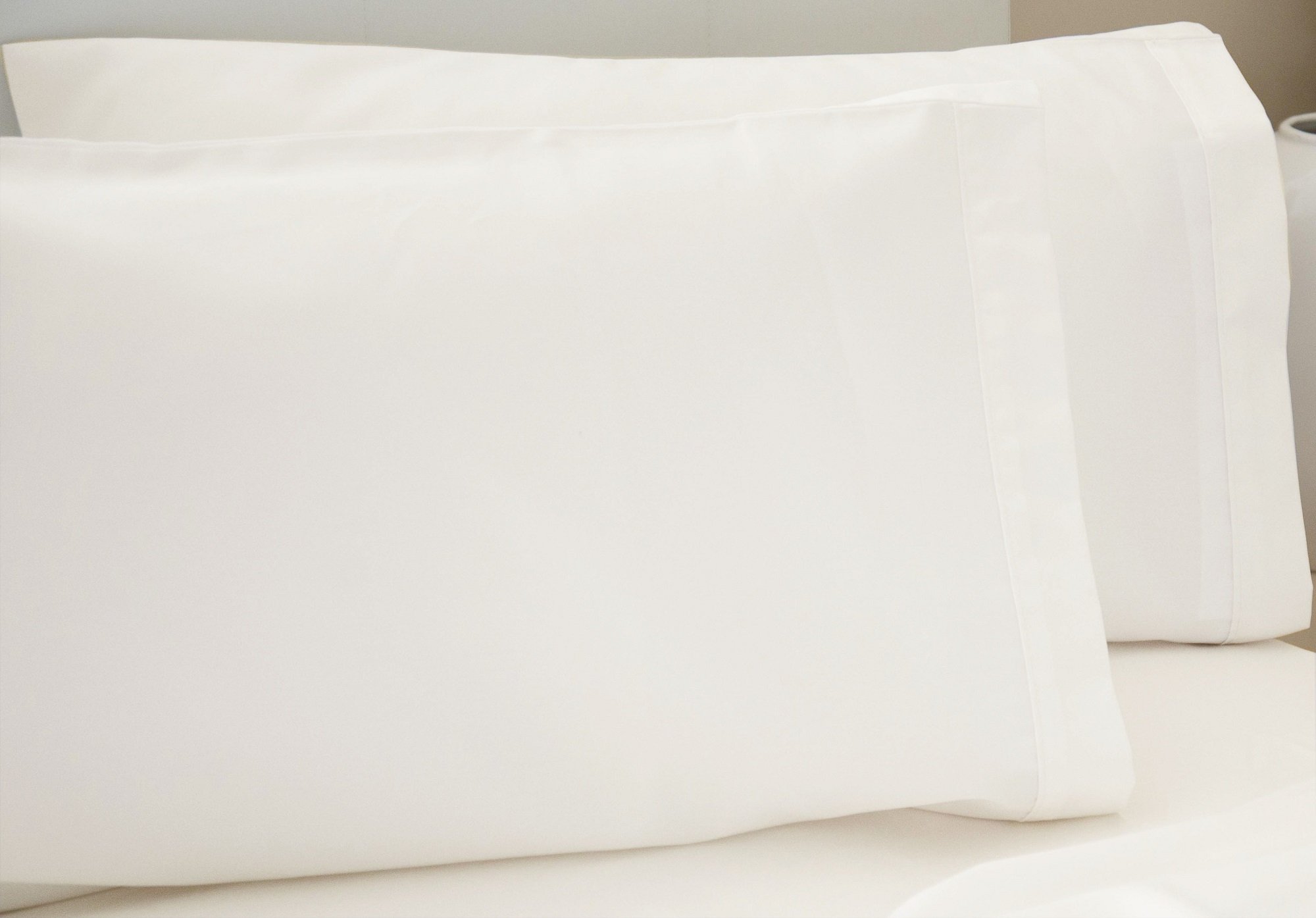 Belledorm Egyptian Cotton Oxford Pillowcase - 200 Thread Count - 51cm x 76cm - 5cm Border (Ivory)