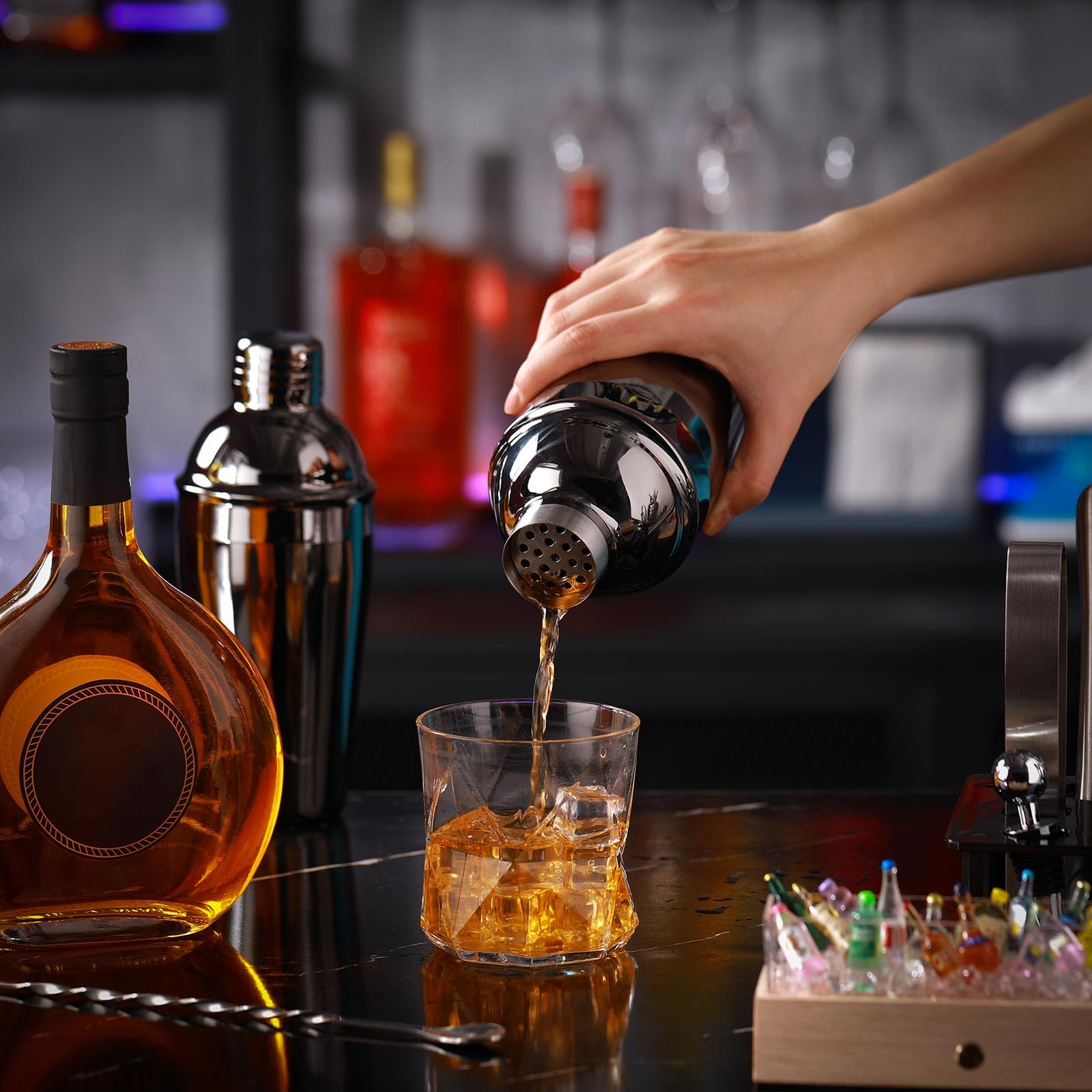 Nitial 6 shaker per cocktail da bar, professionale in acciaio inox, con filtro integrato, per barista, senza perdite, per bar e feste, strumento per mescolare bevande (530 ml, nero)