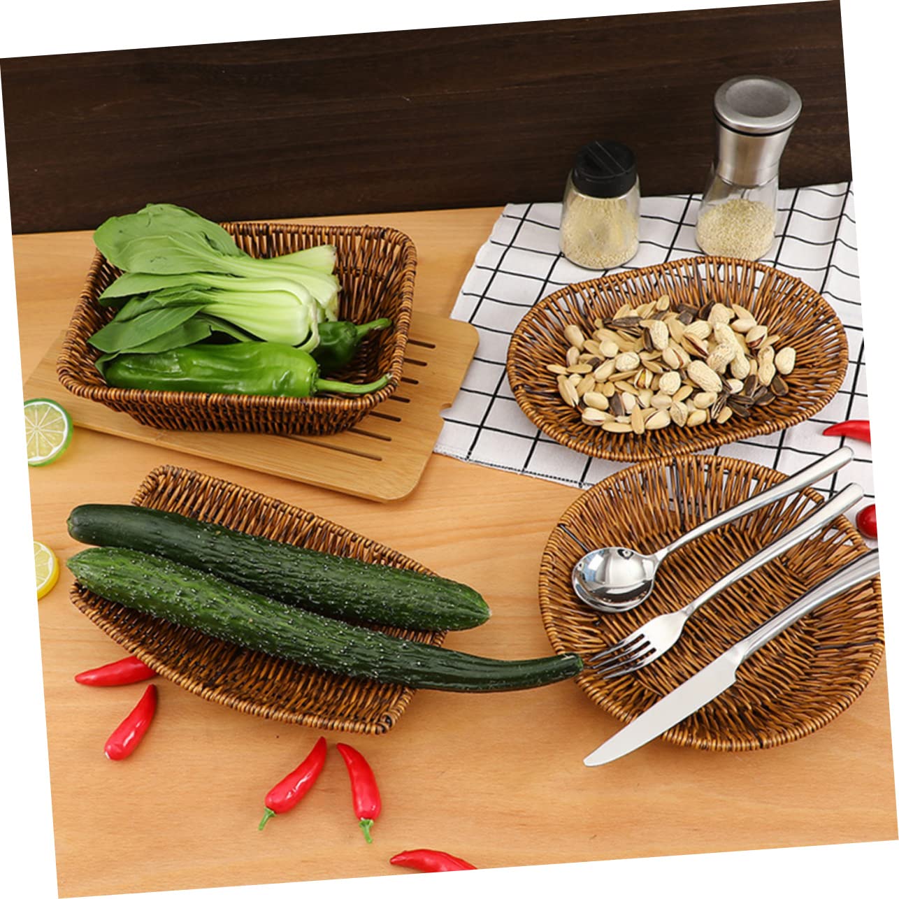 SOLUSTRE Woven Storage Basket Oval Shape Snack and Fruit Organizer Lightweight Design for Home Decor and Material for Bread and Snacks