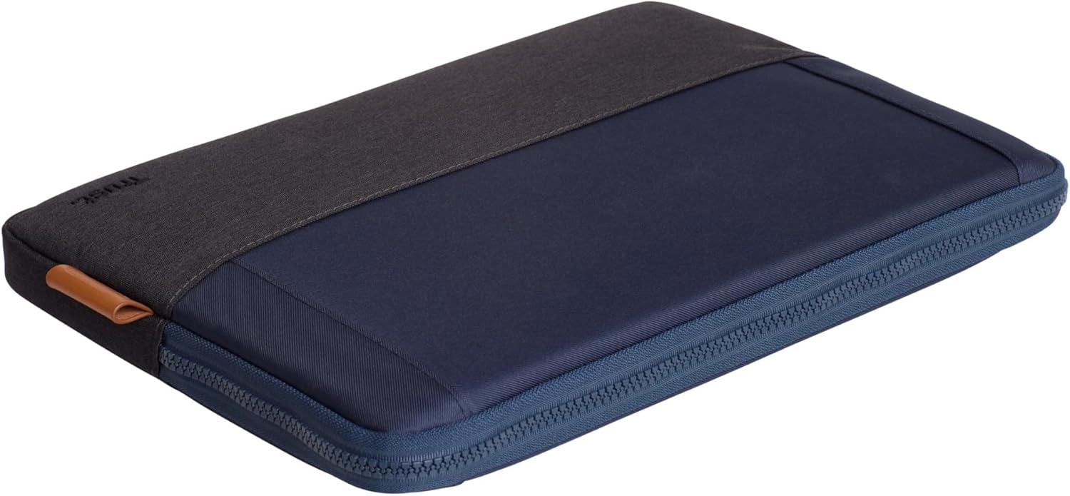 Trust Lisboa Laptop Sleeve 13.3 inch, Made from Recycled Plastic, Durable Slim Padded Laptop Case Cover for Men, Women, College, MacBook, HP, Dell, Asus, Lenovo, Travel, Work, Business - Blue