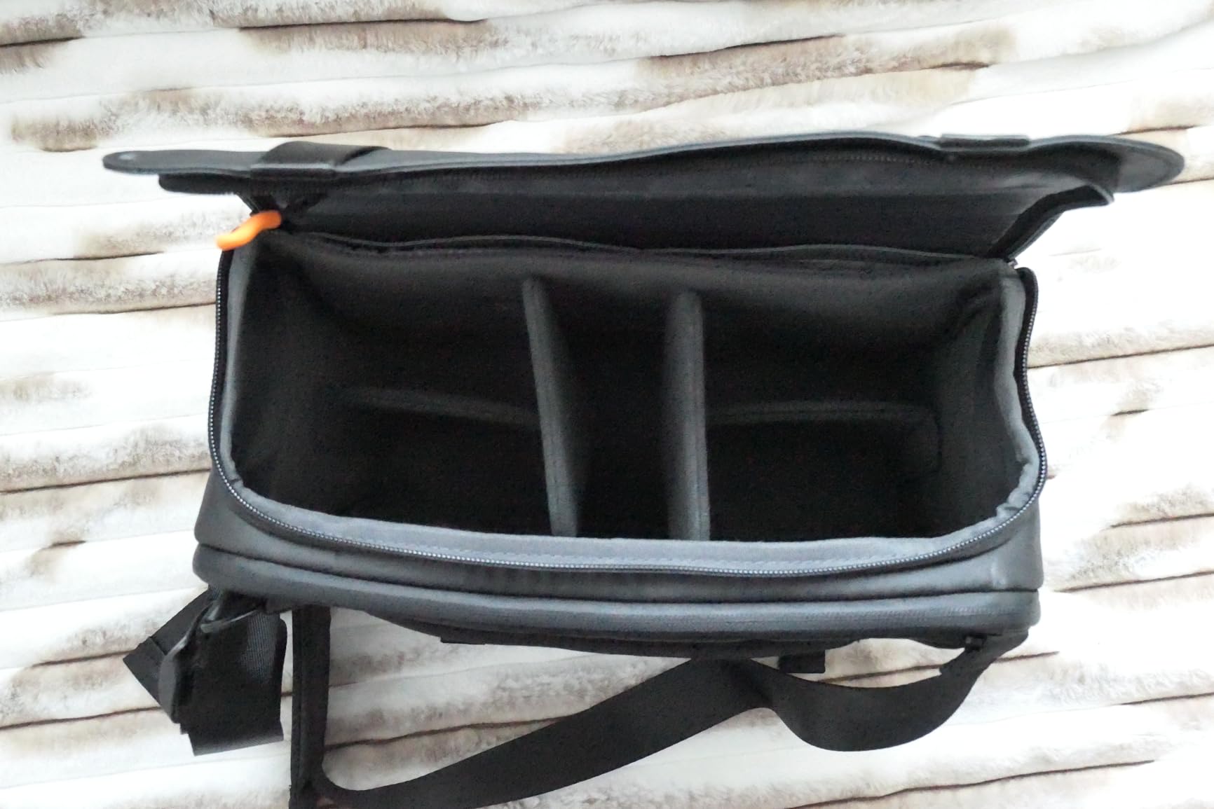 Decent mid-sized photographer's sling bag, good size to capacity ratio, quality materials