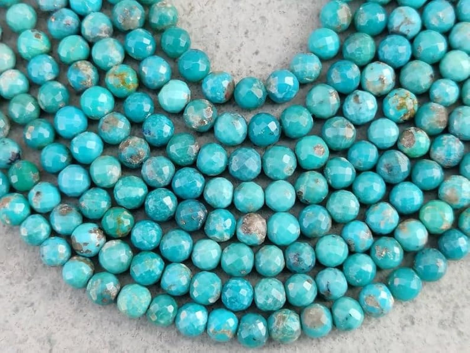 Perles turquoise naturelle de 5mm pour enfiler facilement vos colliers faits maison