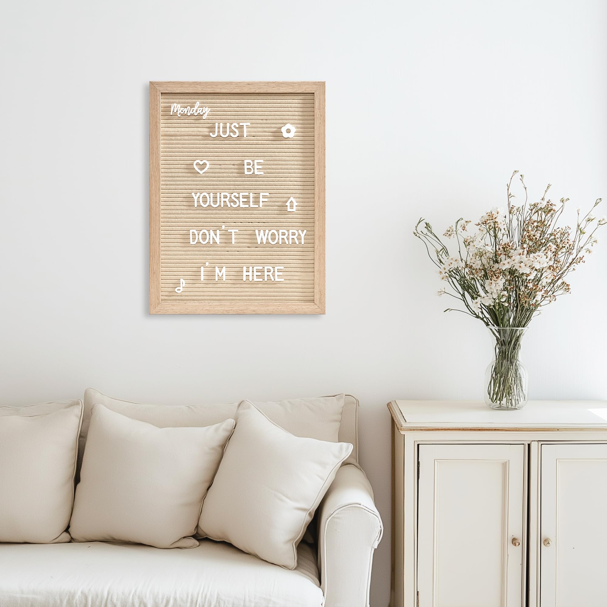 Filz-Buchstabenbrett mit 402 Buchstaben, Zahlen und Symbolen, 30,5 x 40,6 cm, großes austauschbares Nachrichtenbrett mit Holzrahmen, Wandhalterung, 2 Leinentaschen, Holzständer (Beige)
