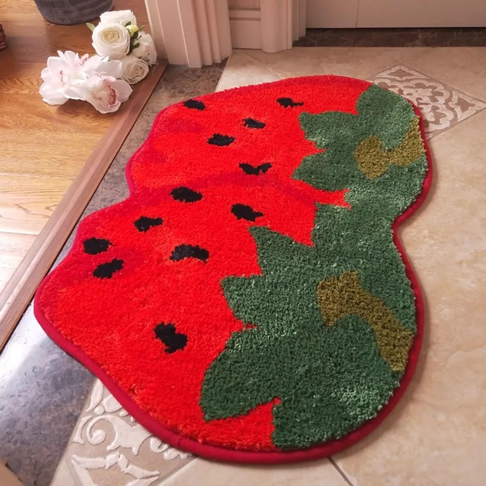 Tapis de bain motif fraises antiderapant pour eviter les glissades en sortie de douche