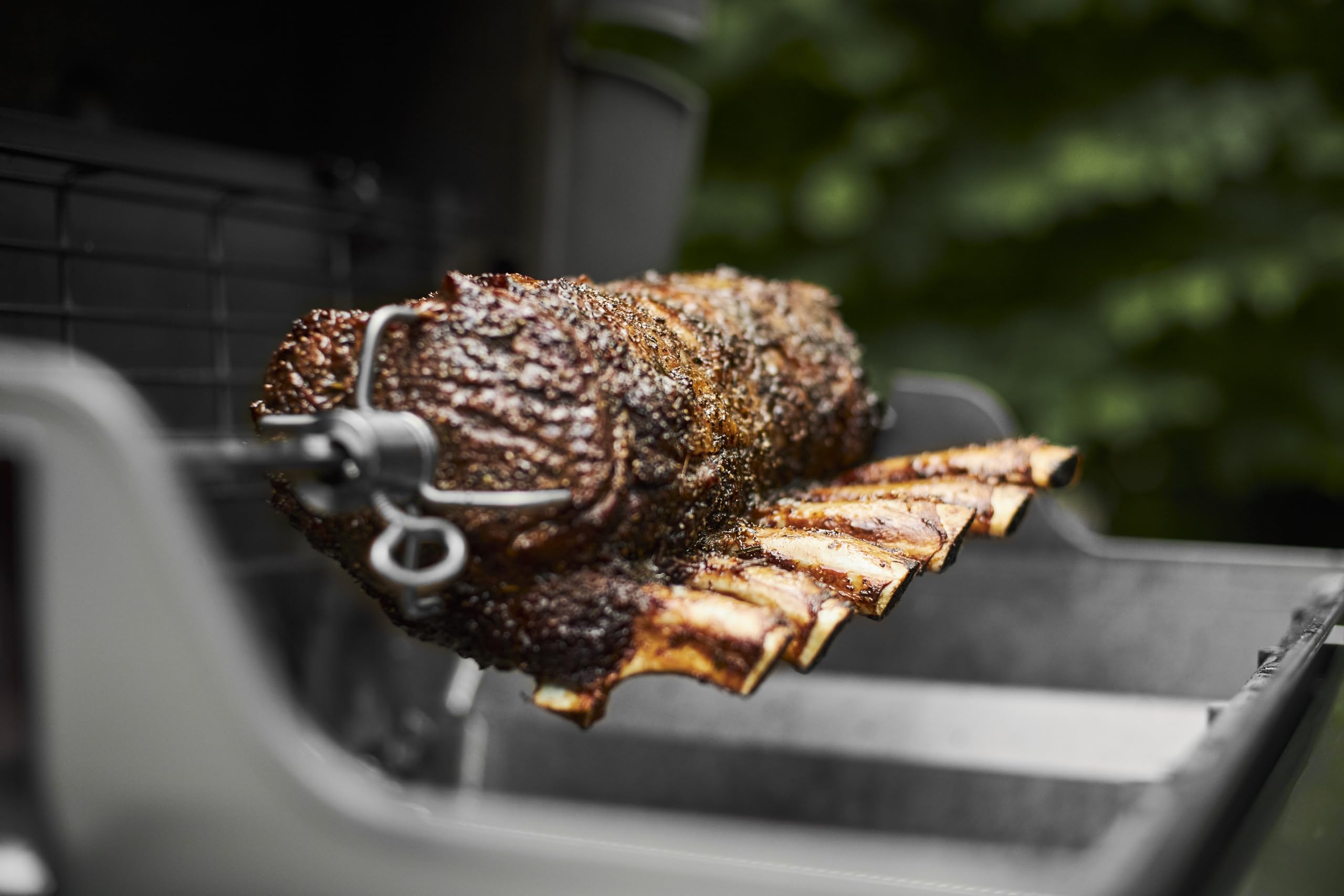 Weber Kit per girarrosto / per tutti i modelli Spirit e barbecue Searwood, accessorio per barbecue in acciaio inossidabile da 85 cm con motore potente e silenzioso per arrostire polli interi e carne
