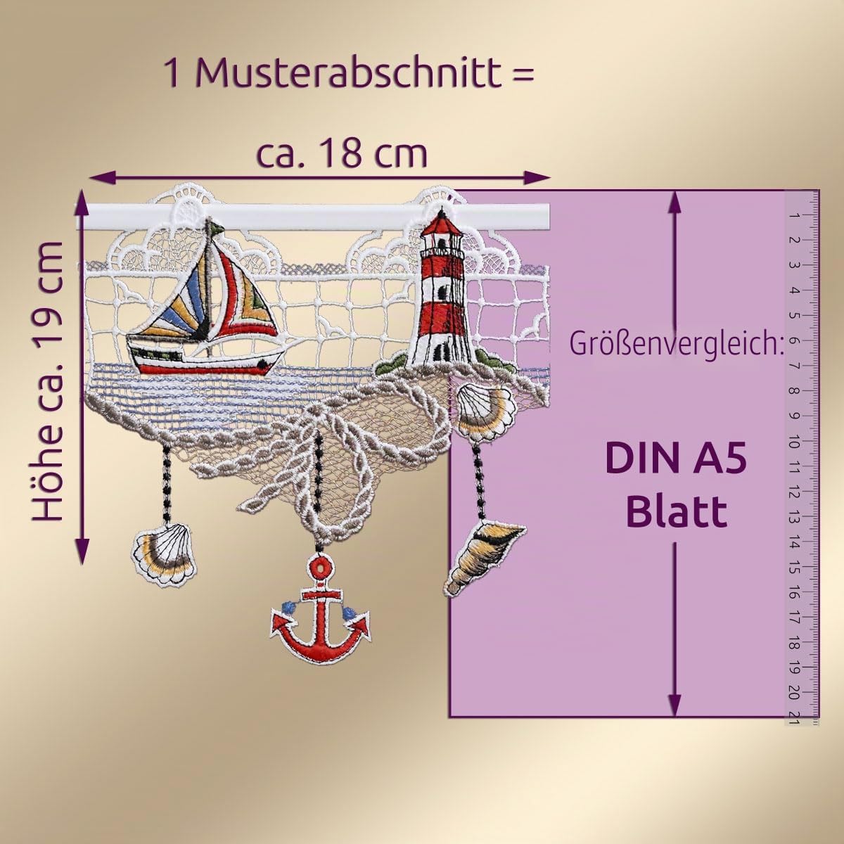Maritime Feenhaus-Scheibengardine Meeresbrise | Badgardine mit Strandfeeling aus Vogtländischer Spitze - Kunstvoll gesticktes Urlaubsflair mit Leuchtturm, Segelboot, Muscheln Höhe x Breite 19 x 55 cm