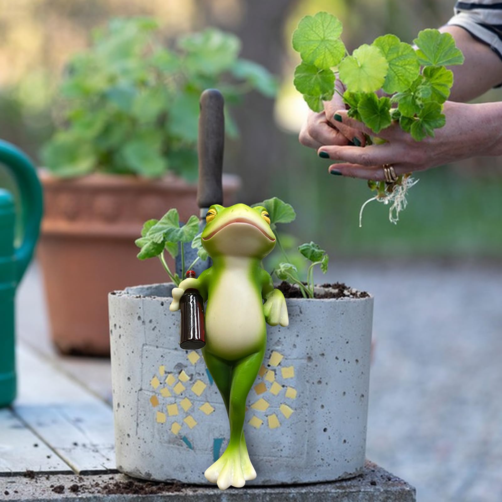 Frosch Figuren Teichdeko Miniteich Frosch Garten Deko für Draußen Wetterfest Harz Gartenfigur Blumentopf Hängend Osterdeko Gartendeko Statue Für Kantenhocker Frühling Dekoration Geschenk(3 Stück)