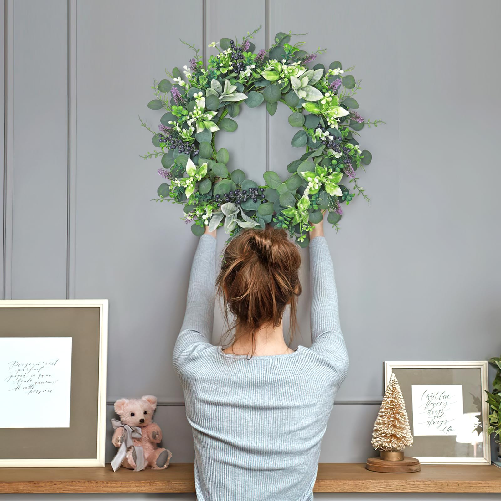 Couronne De Porte Printemps Dremisland - Eucalyptus Et Baies Violettes Artificielles - Diamètre 55cm