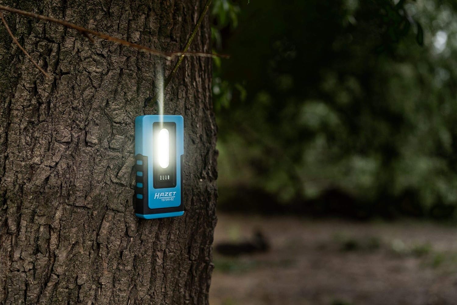 HAZET LED Pocket-Light 1979N-82 | Lampada da officina compatta e orientabile a 180° con potenza luminosa, dimmerabile all'infinito, magneti integrati per il fissaggio".