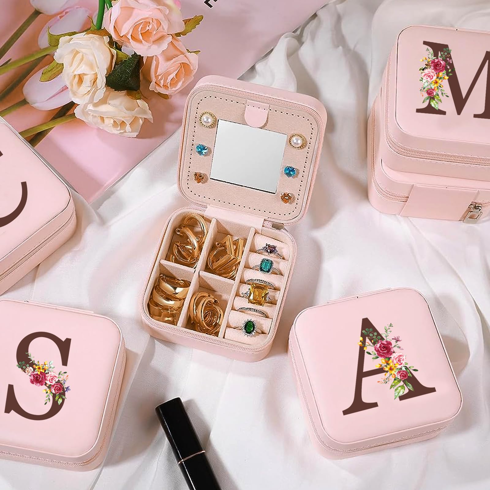Sinekong Scatola Portagioie da Viaggio Portagioie con Iniziale M e Fiore Mini Porta Gioielli Donna Portagioielli Piccoli con Specchio Ragazza Regalo per Compleanno Anniversario Natale