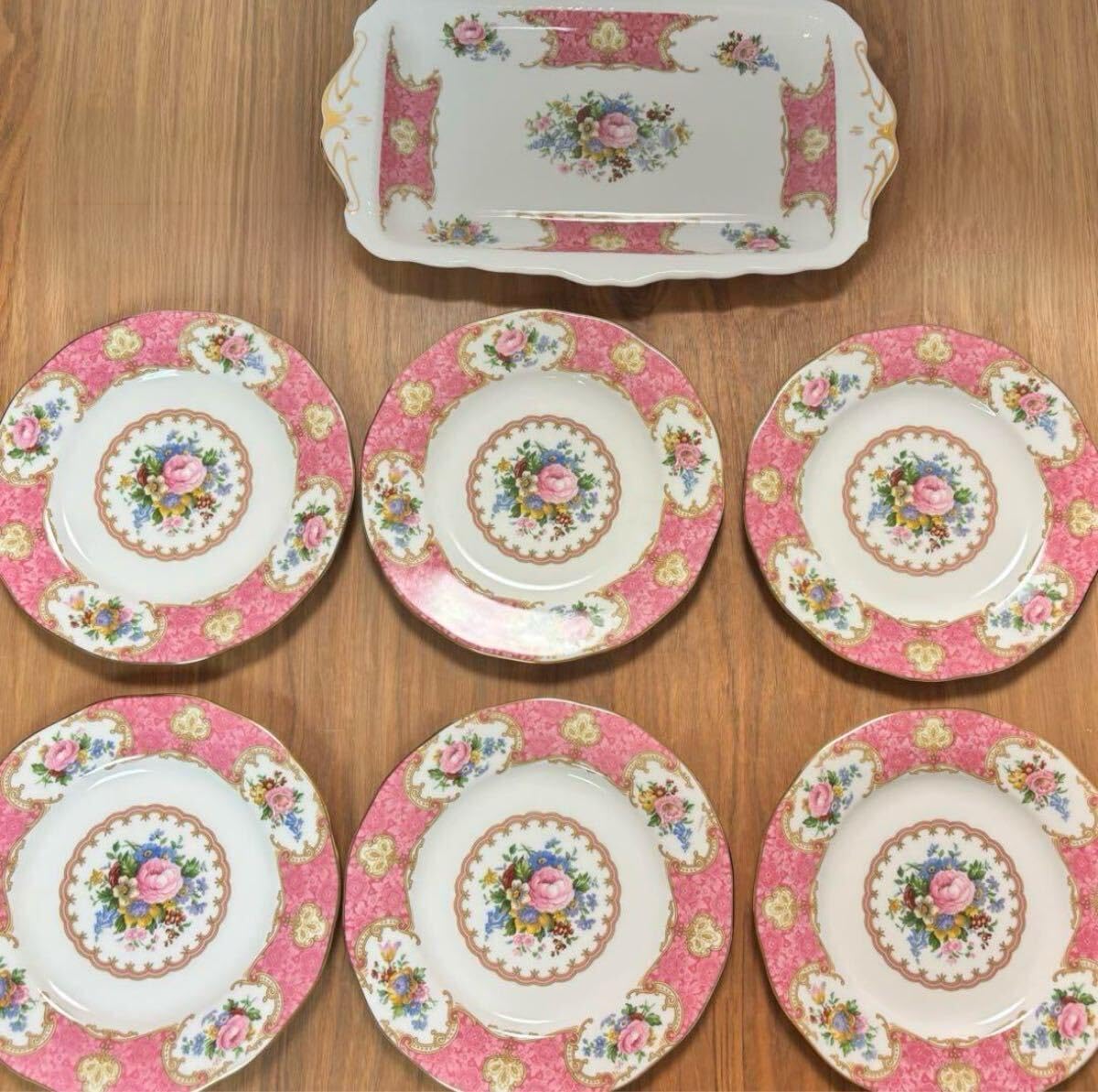 未使用◇ロイヤルアルバート◇ケーキ皿6枚+サンドウィッチプレート◇合計7点 ロイヤルアルバート ケーキ皿6枚 サンドウィッチプレート 合計7点 91