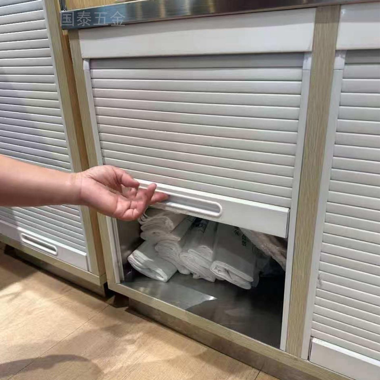Portes d'armoire enroulables avec rail coulissant de cuisine