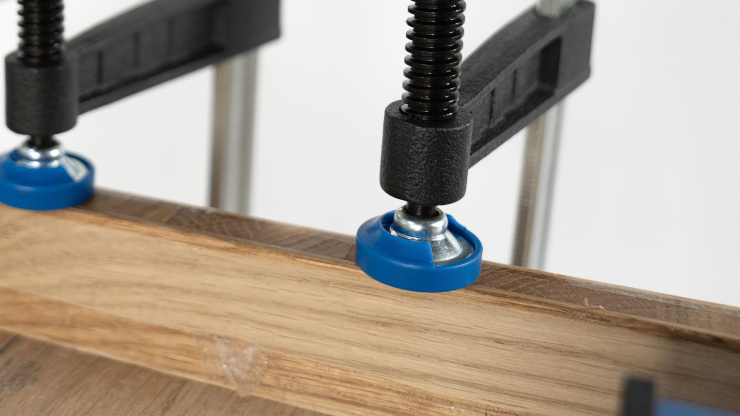 sauter Tempergusszwinge 600 mm | Spannweite 600 mm | Ausladung 120 mm | Spannkraft bis 4600 N | Ergonomischer Drehgriff | Mit Schutzkappen | Ideal für Verleimungen & Montage