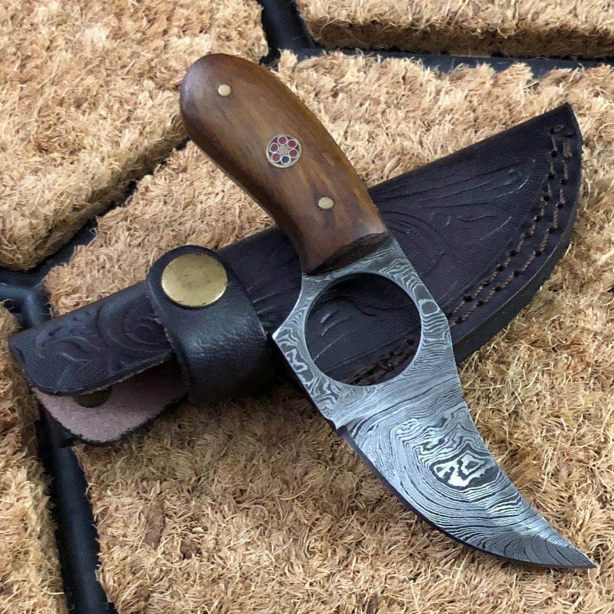 Damascus Steel Handmade Hunting Skinner Knife, Bushcraft Knife, Outdoor Hunting Knife, Fixed Blade, Walnut Wood Handle, Premium Leather Sheath, Brown