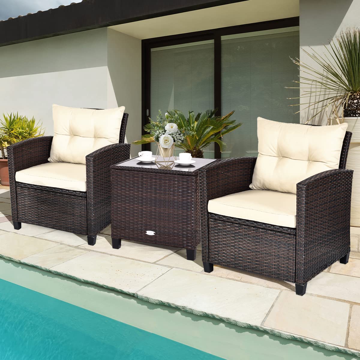 KOMFOTTEU Mobili da balcone, set da giardino in rattan con tavolino e 2 sedie, tavolo da balcone con piano in vetro, set da 3 mobili da giardino per terrazza, balcone (marrone e giallo terra)