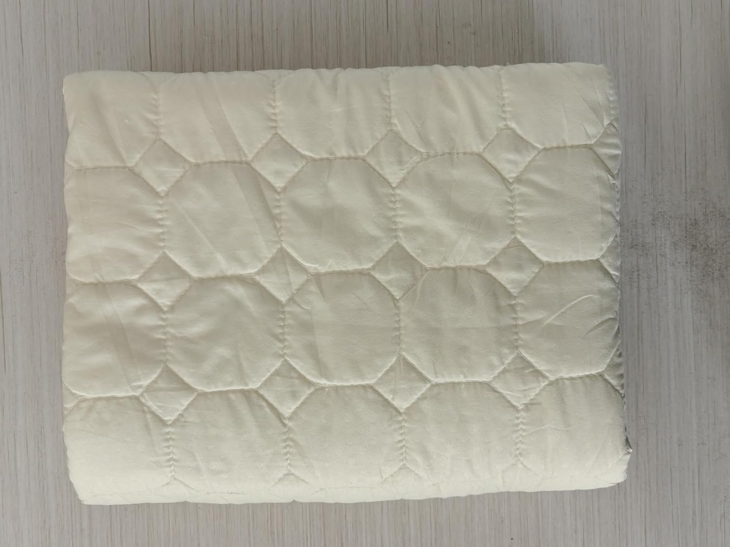 Premium Quilts Queen Size Soft Microfiber Quilt Lightweight Breathable All-Season Bedding Quilt for Bedroom Guest Room Kids Room