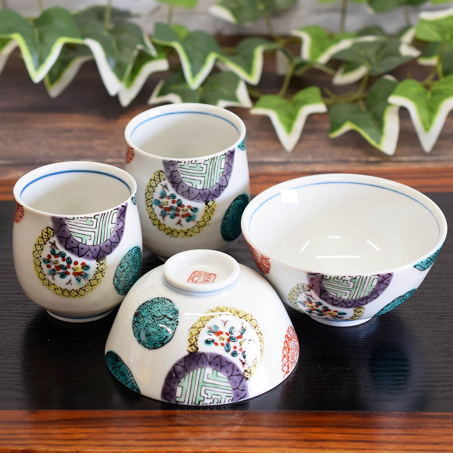 宮里絵美造 ? 金彩鉄釉『瓔珞文』宝瓶 湯冷まし 煎茶碗(五客)