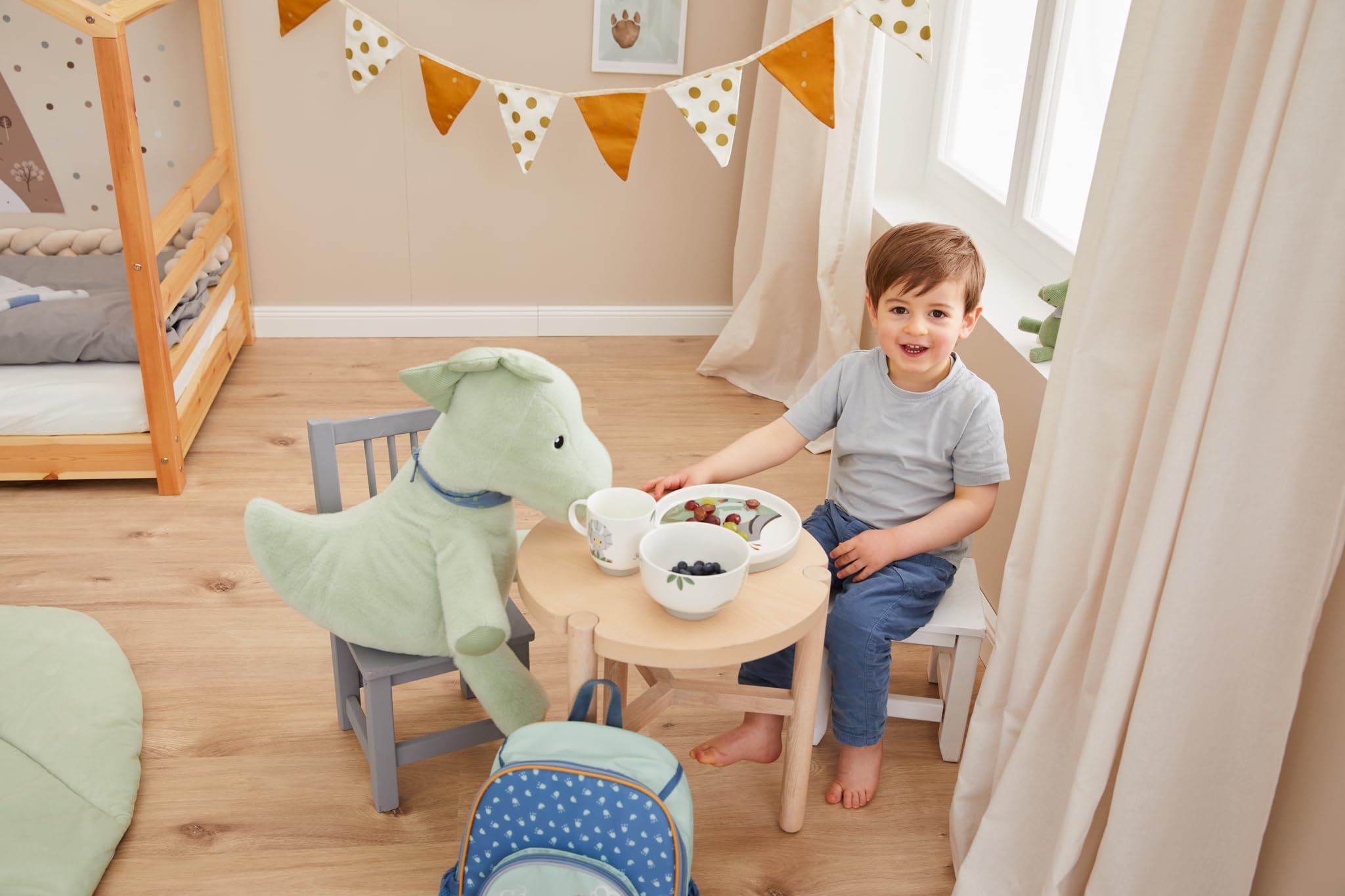 Sterntaler Geschirrset aus Porzellan Dino Rexi - Geschirr Set mit rutschfestem und abnehmbarem Silikonsockel - Baby und Kindergeschirr mit Teller, 400 ml Schüssel und 200 ml Tasse, weiß