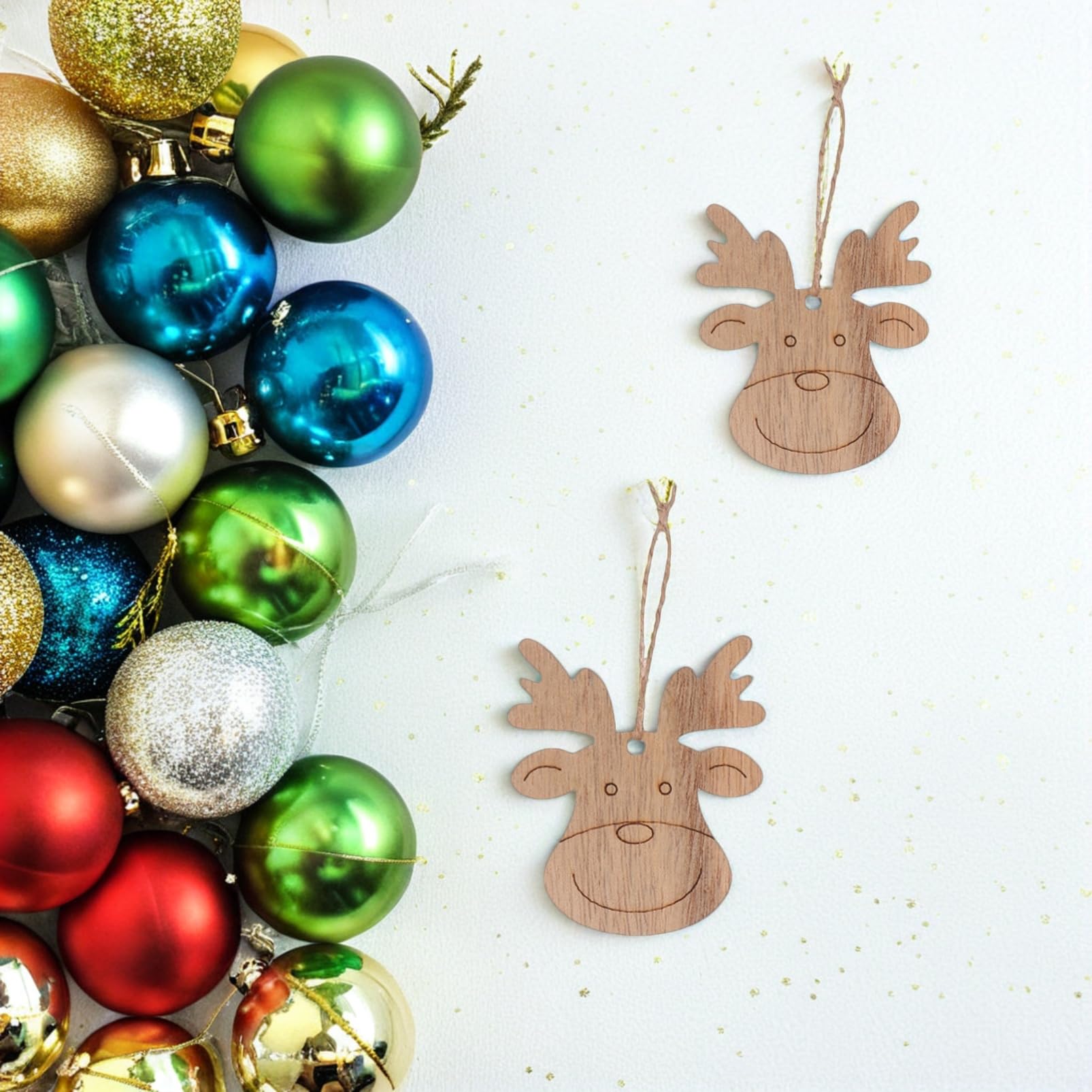 LIFKOME Pezzi Di Legno Fai Da Te Ciondoli a Forma Di Cervi Decorazioni Natalizie Da Appendere Per Albero Di Natale Accessori Artigianali Leggeri Per Ambienti Interni e Feste Di Natale