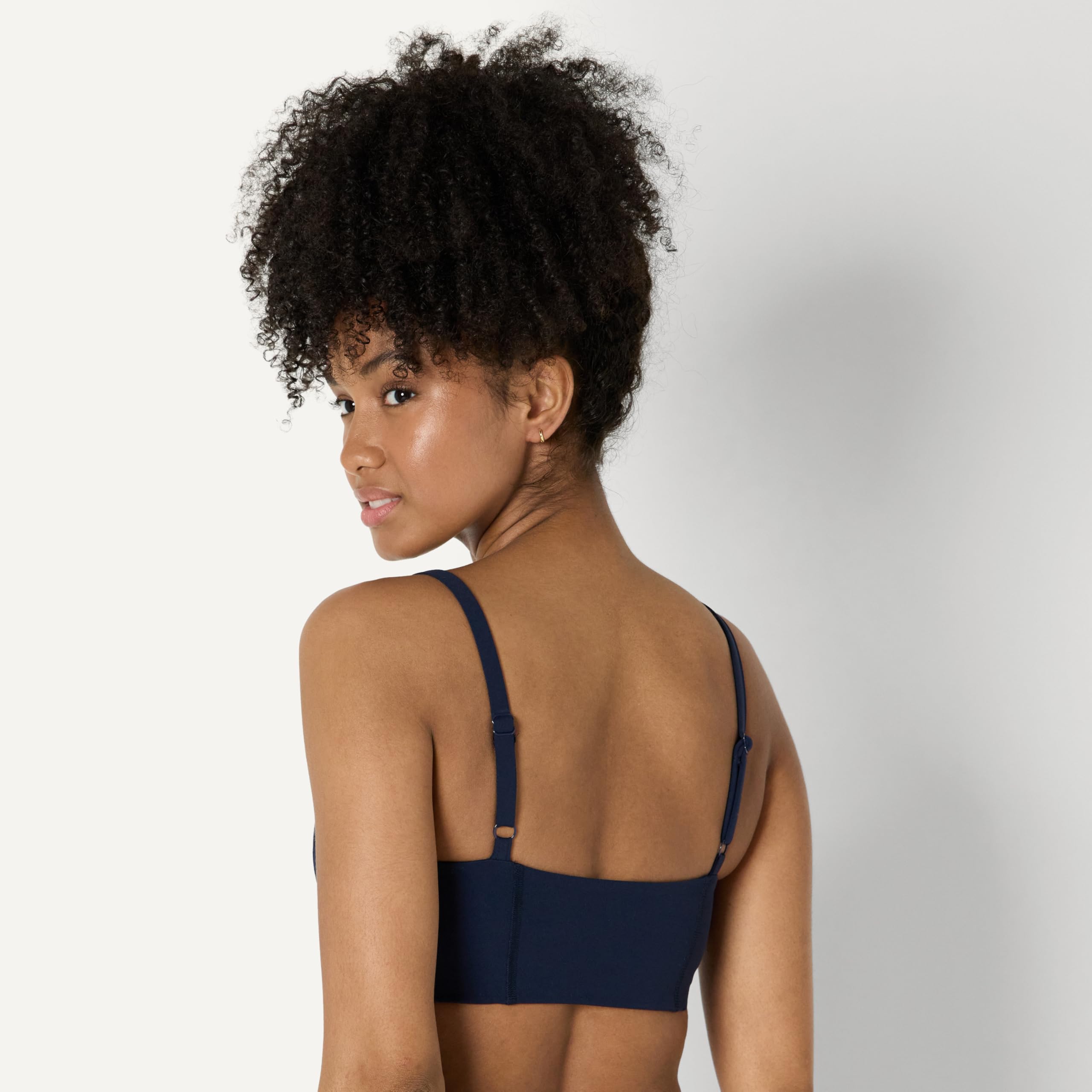 Amazon Essentials Damski biustonosz sportowy Active FormFlex Buttery Soft Light Support Sweetheart Neck Yoga Sports Bra
