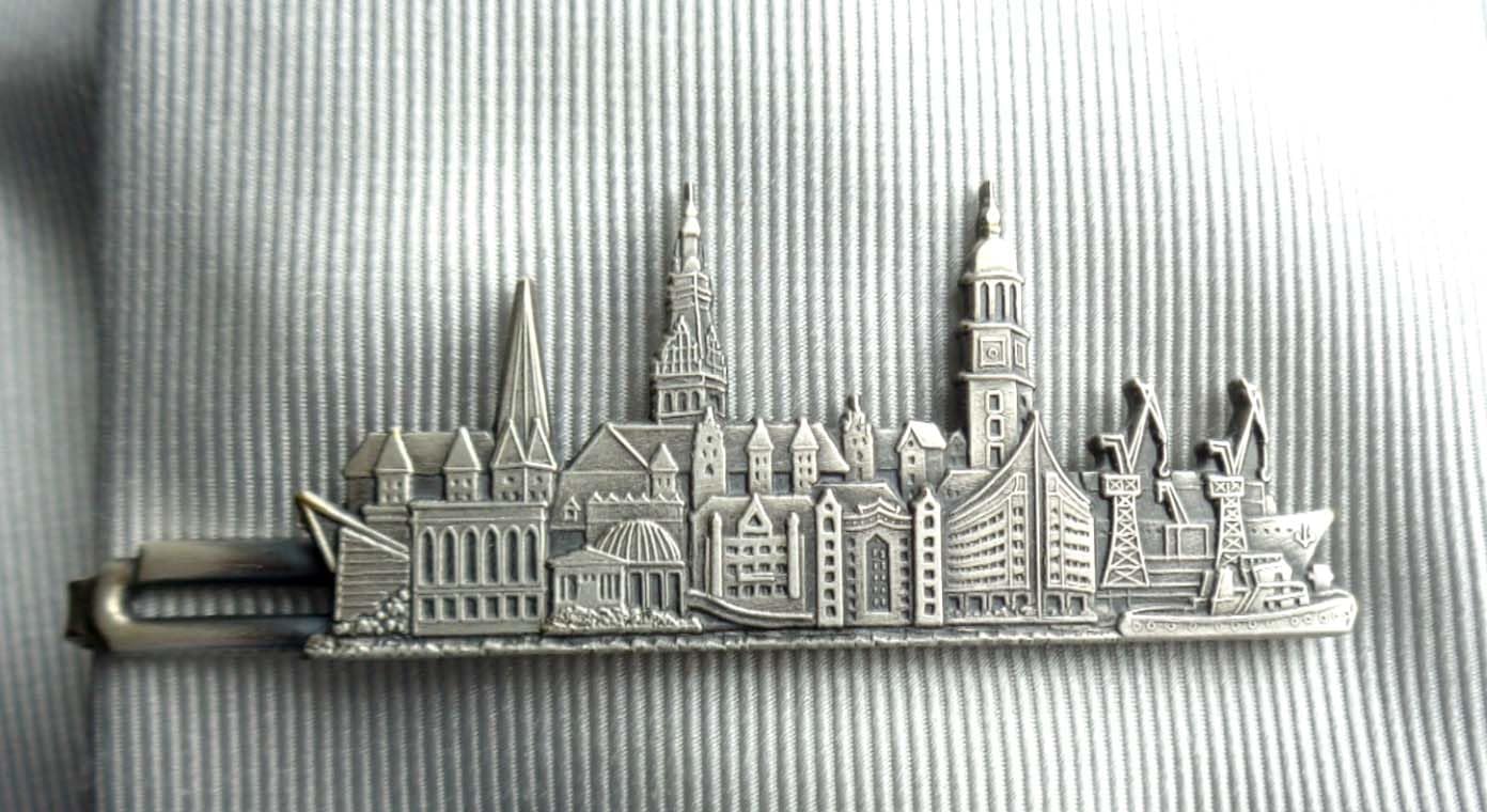 Hamburger skyline Krawattenklammer silbern matt geschwärzt ca. 6,8 cm lang m.i. Germany + Geschenkbox