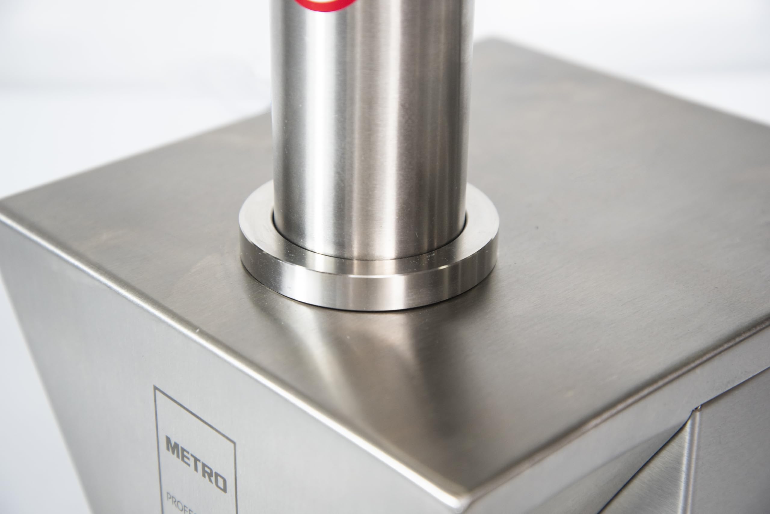 METRO Professional Currywurstschneider GWS1000 - Edelstahl, 29 x 24,5 x 36,5 cm, einstellbare Schnittstärke 5-30 mm, doppelte Sichelklinge, 135 W, Sicherheitsfunktion, kompakt & hygienisch, silber