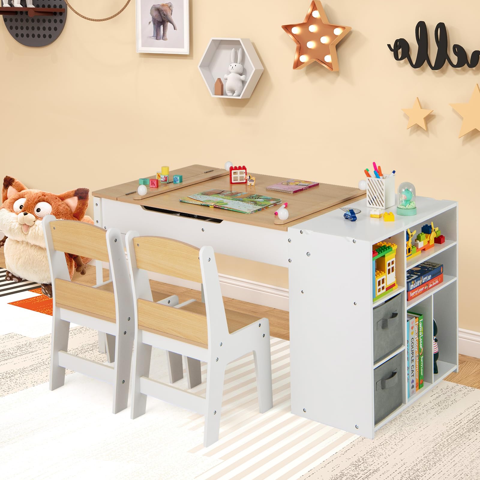 GOPLUS Mesa de Arte 2 en 1 con 2 Sillas, Juego de Sillas para Niños con Tablero de Mesa Plegable, Portarrollos de Papel, Barras de Presión y Estantes, Juego de Muebles Infantil (Natural)