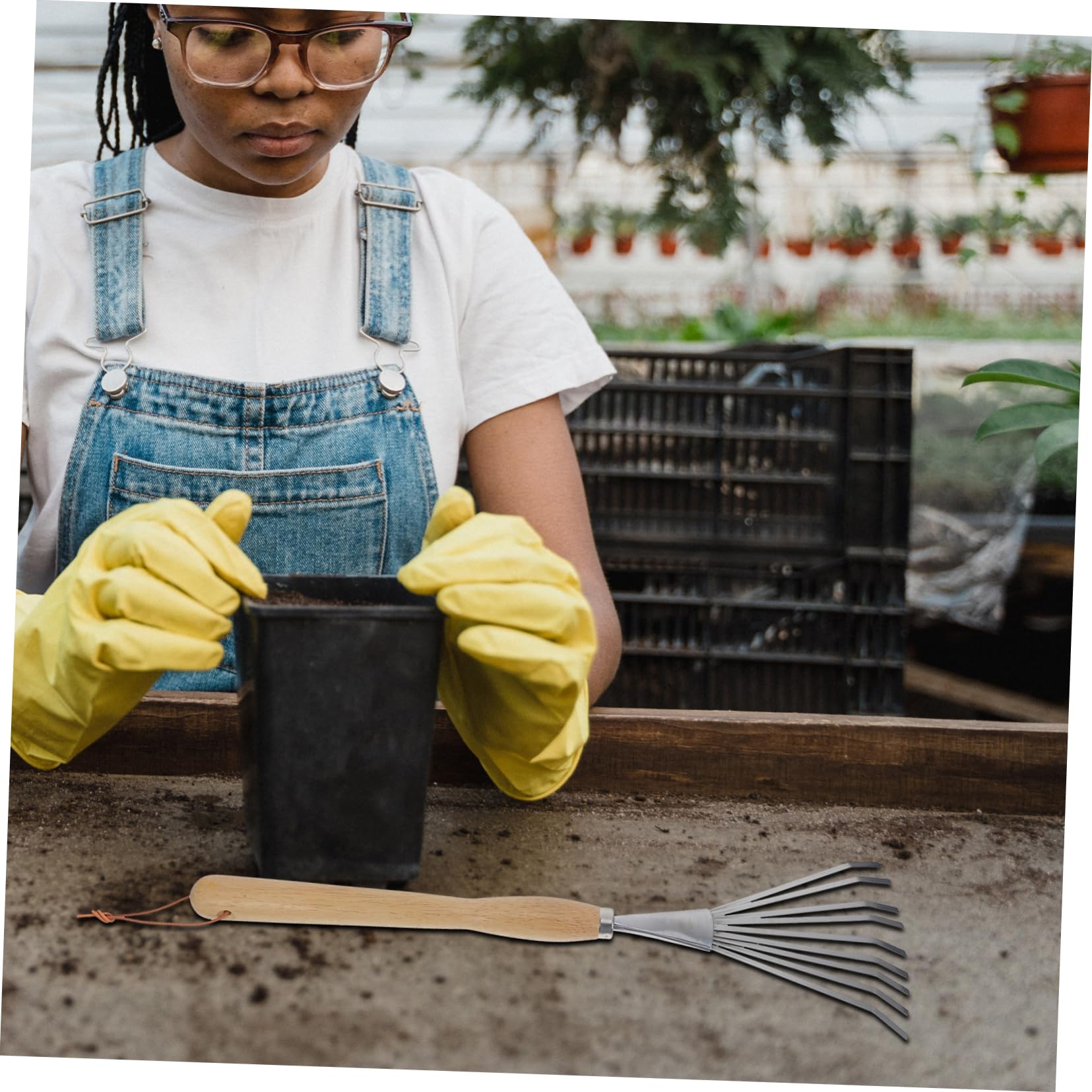 TOYANDONA Rastrillo de Nueve Dientes con Mango Rastrillo de Jardín para Césped Herramienta de Jardín Huerto Material Resistente para Esparcir Tierra