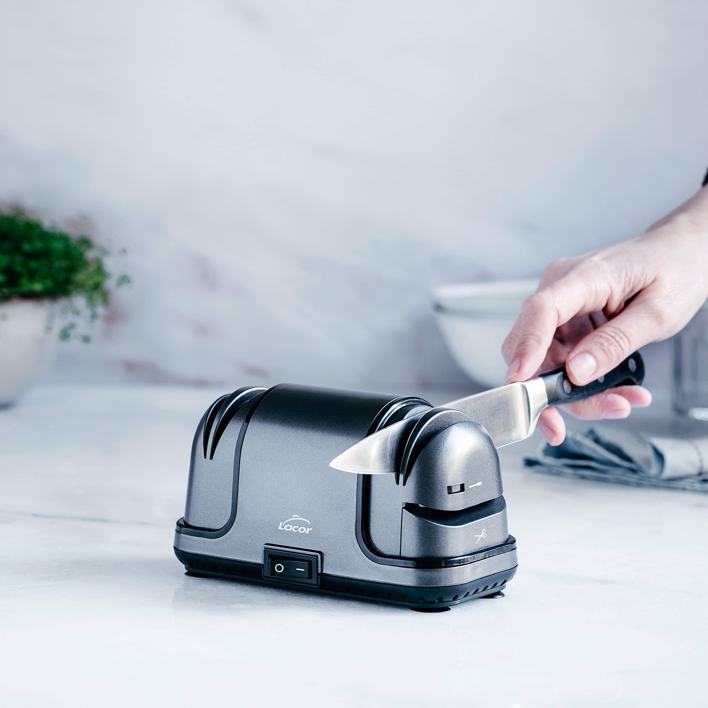 Lacor 69341 - Aiguiseur de couteaux TitanPRO, taille-couteau électrique