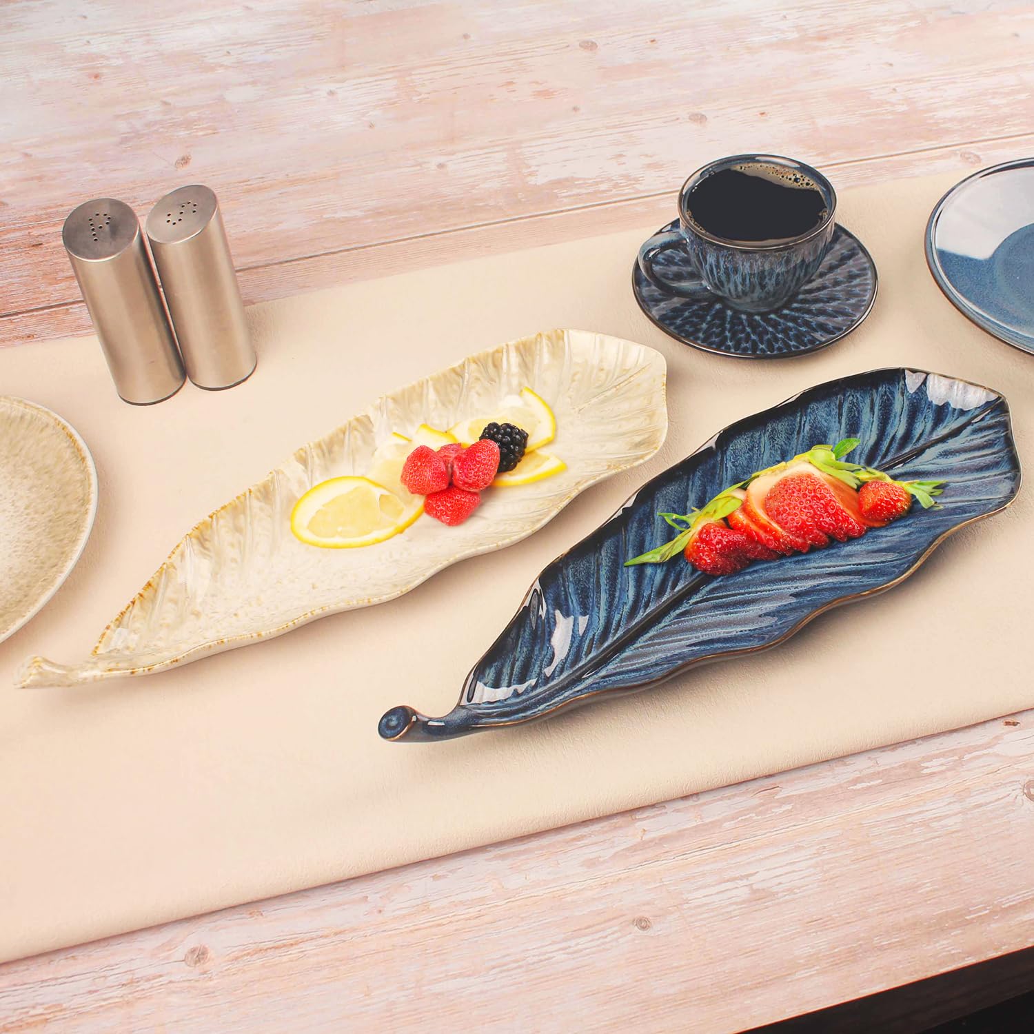Lot de 2 grands plateaux de service pour le divertissement, plateaux et plateaux en porcelaine, passent au lave-vaisselle et au micro-ondes, bleu roi, 43,2 cm