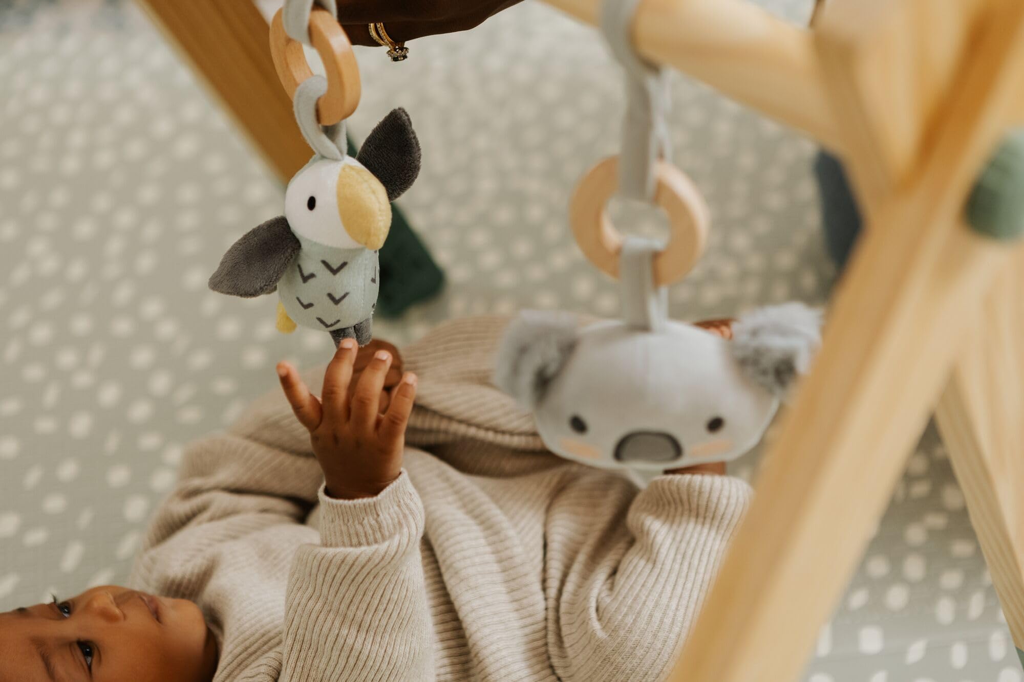 Nuby Animal Adventures Palestra da Gioco in Legno con Giocattoli Sviluppo Sensoriale
