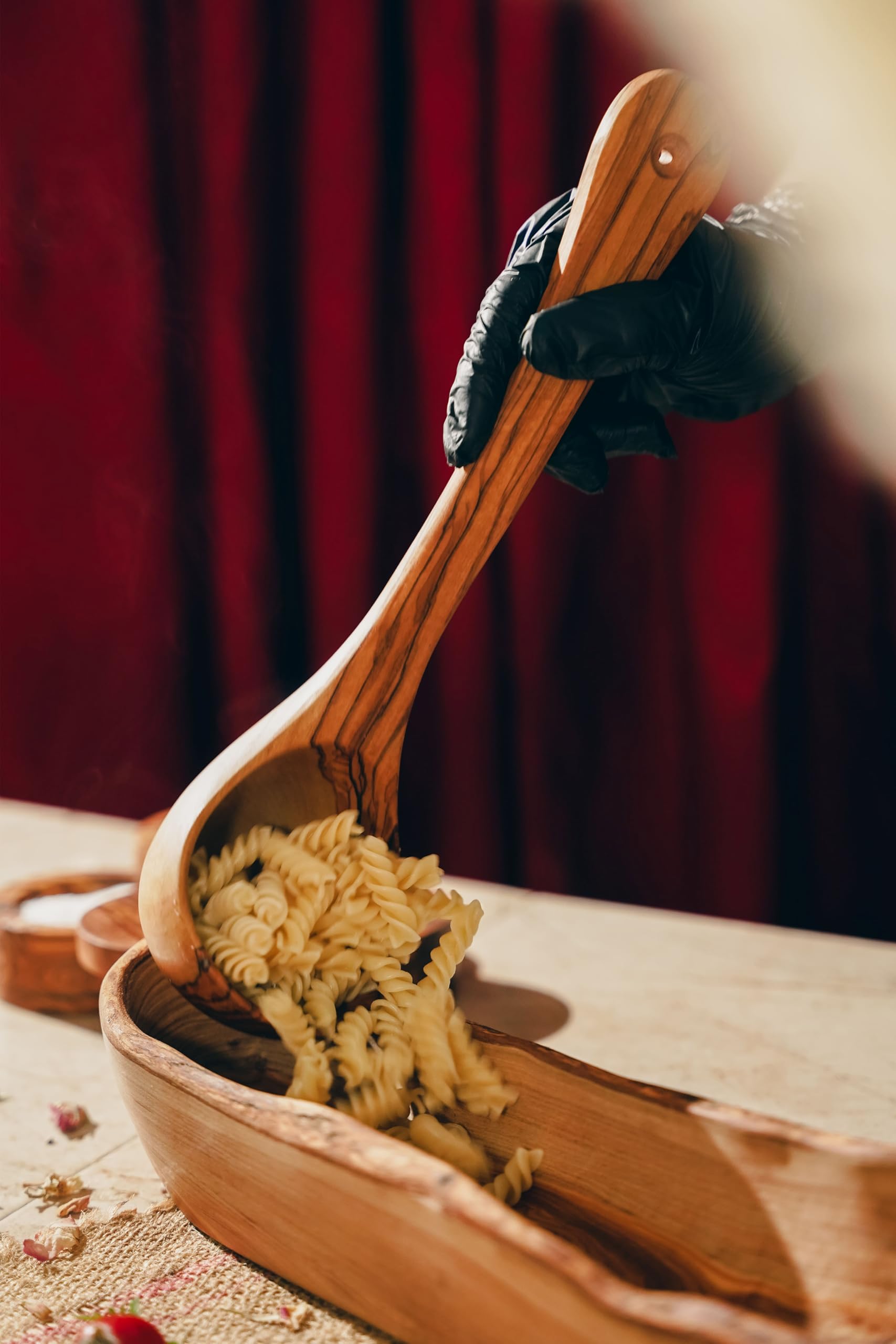 Utensilio de madera de olivo tallado de 30 cm x 8,5 cm para cocina