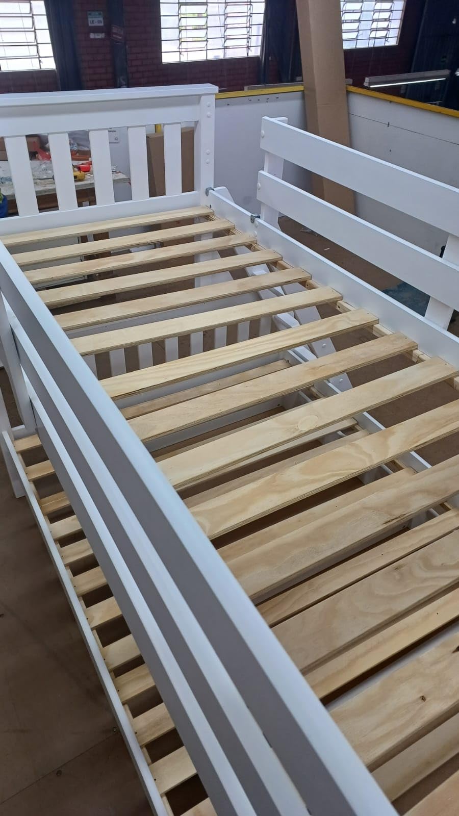Genérico MUEBLESYA Litera Doble de Pino con Patas de 5,8x5,8 cm, 2 Camas 90x190 cm con Pack de 2 Cajones Inferiores, Estabilidad Reforzada y Escalera Reversible, Blanco Lacado (con CAJONES) | Madera de Pino
