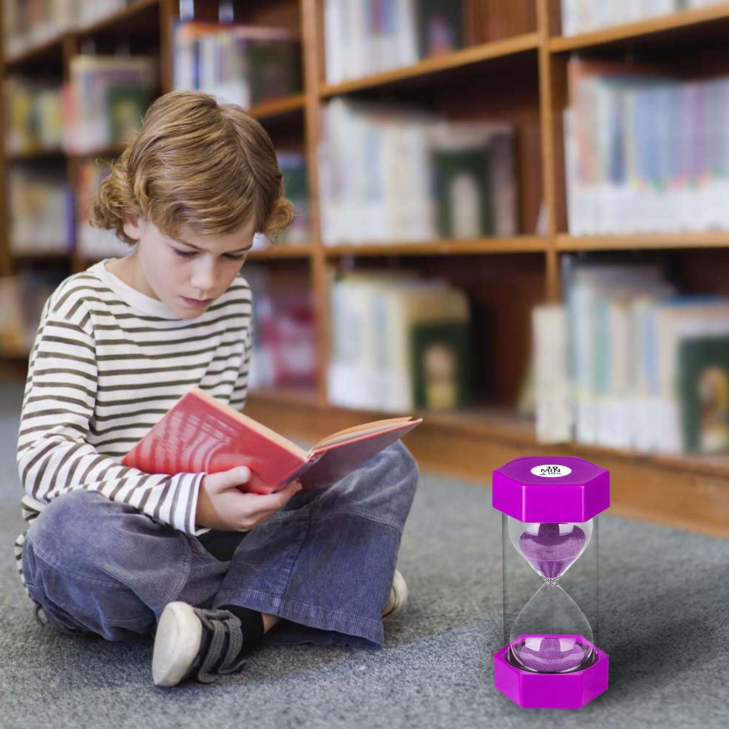 Het Zand Binnen Van Hourglass- Citeert Over Tijdmetaforen Gebruikend Een Uurglas Om Tijd Te Spreken Image126994826