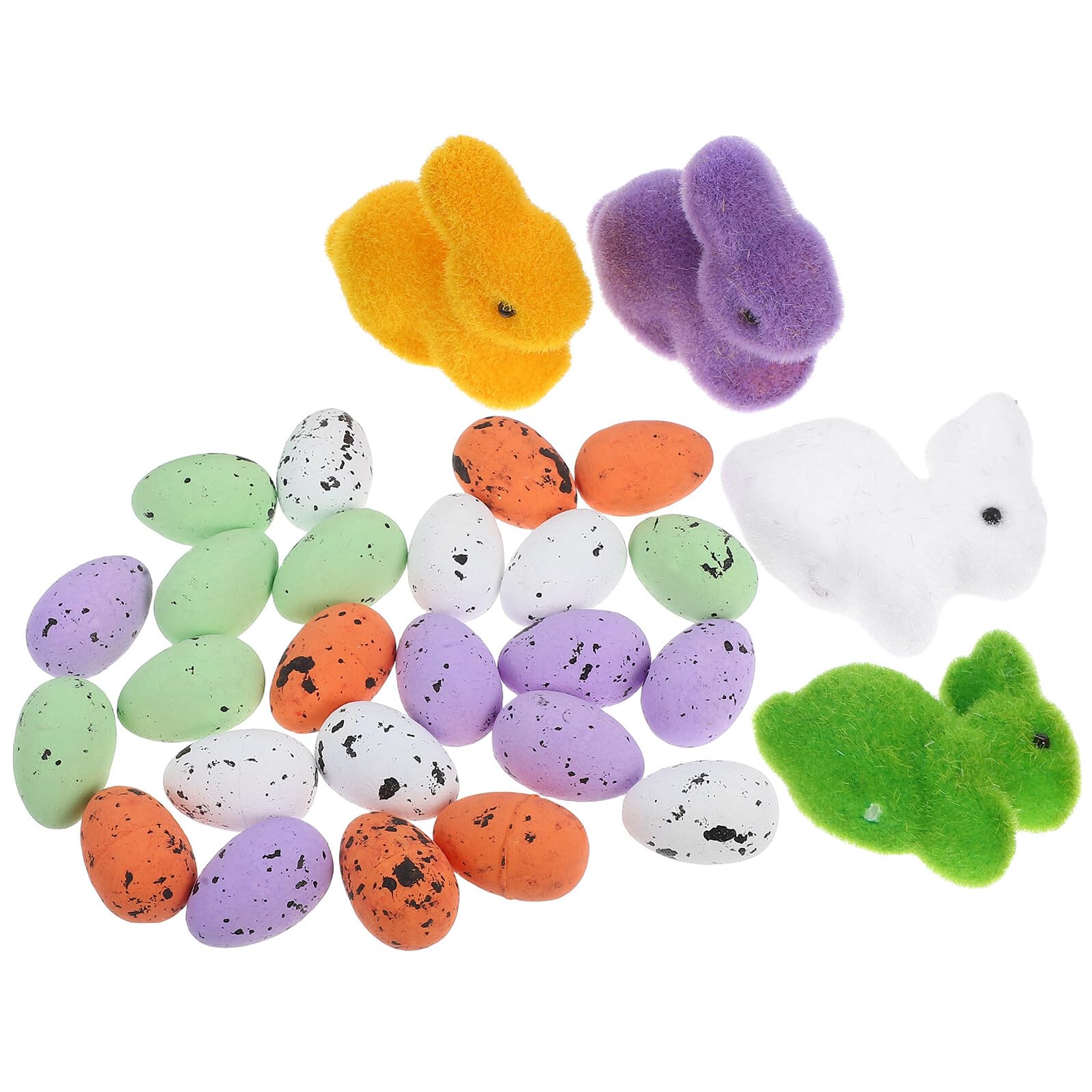 Décoration de Pâques avec œufs tachetés et lapins pour table de fête