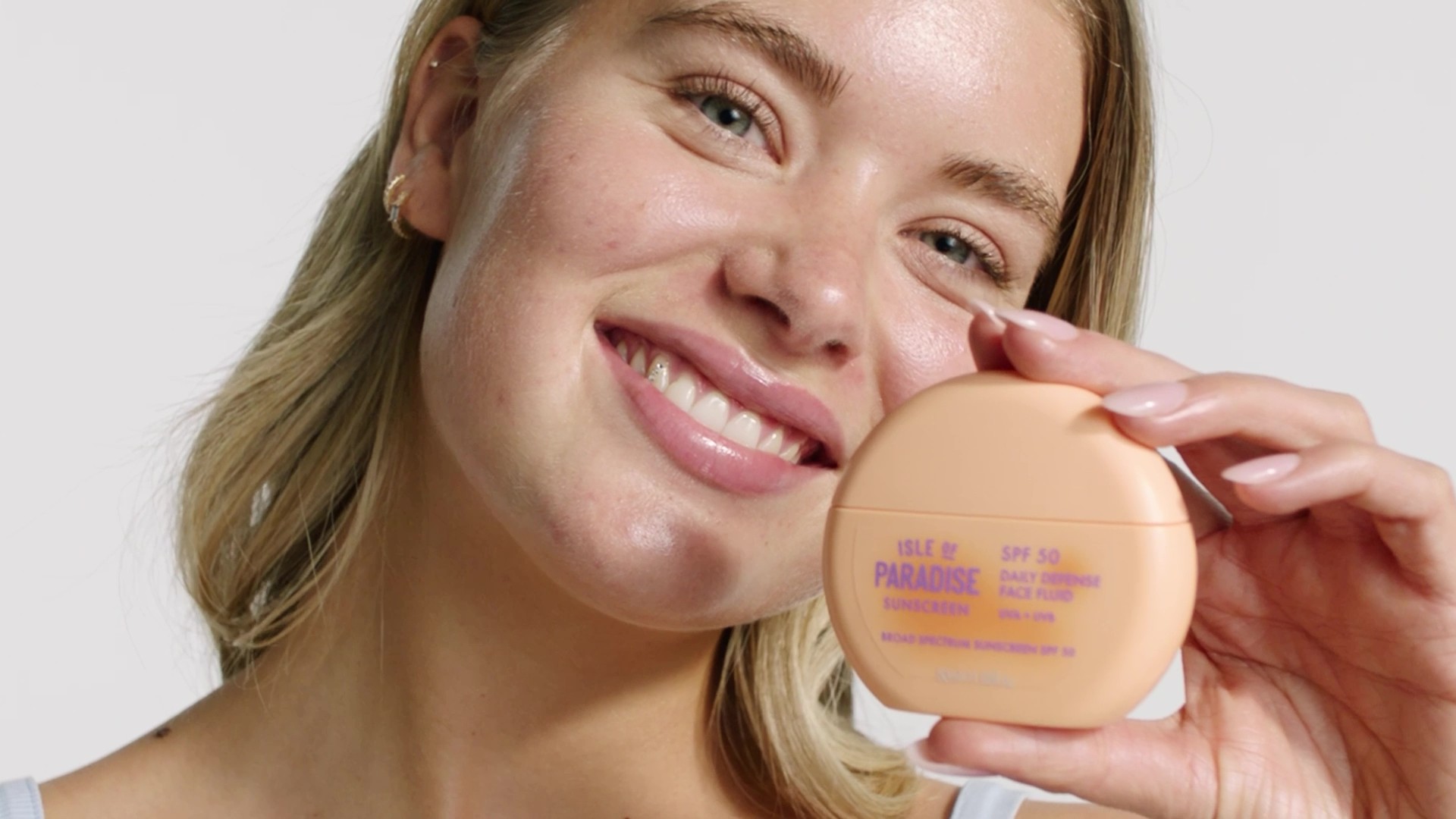 Isle Of Paradise Daily Defense Face Fluid SPF 50 Sunscreen, Broad-Spectrum UVA/UVB Protection, Lightweight & Non-Greasy, Liquid Face Sunscreen for All Skin Types, 1.69 fl. Oz