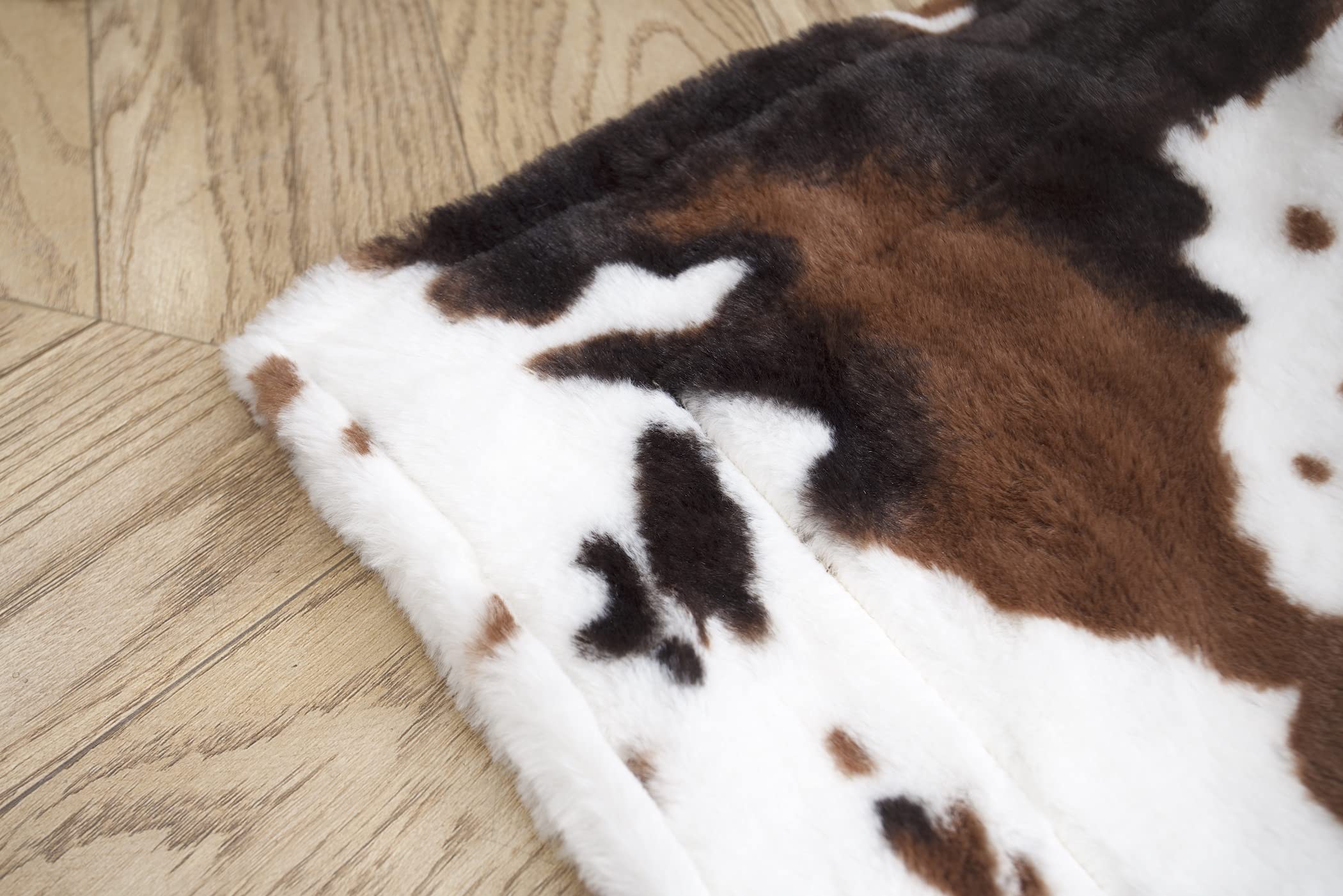 NativeSkins Faux Cowhide Throw Blanket (5.0 x 6.7 ft) - Faux Fur