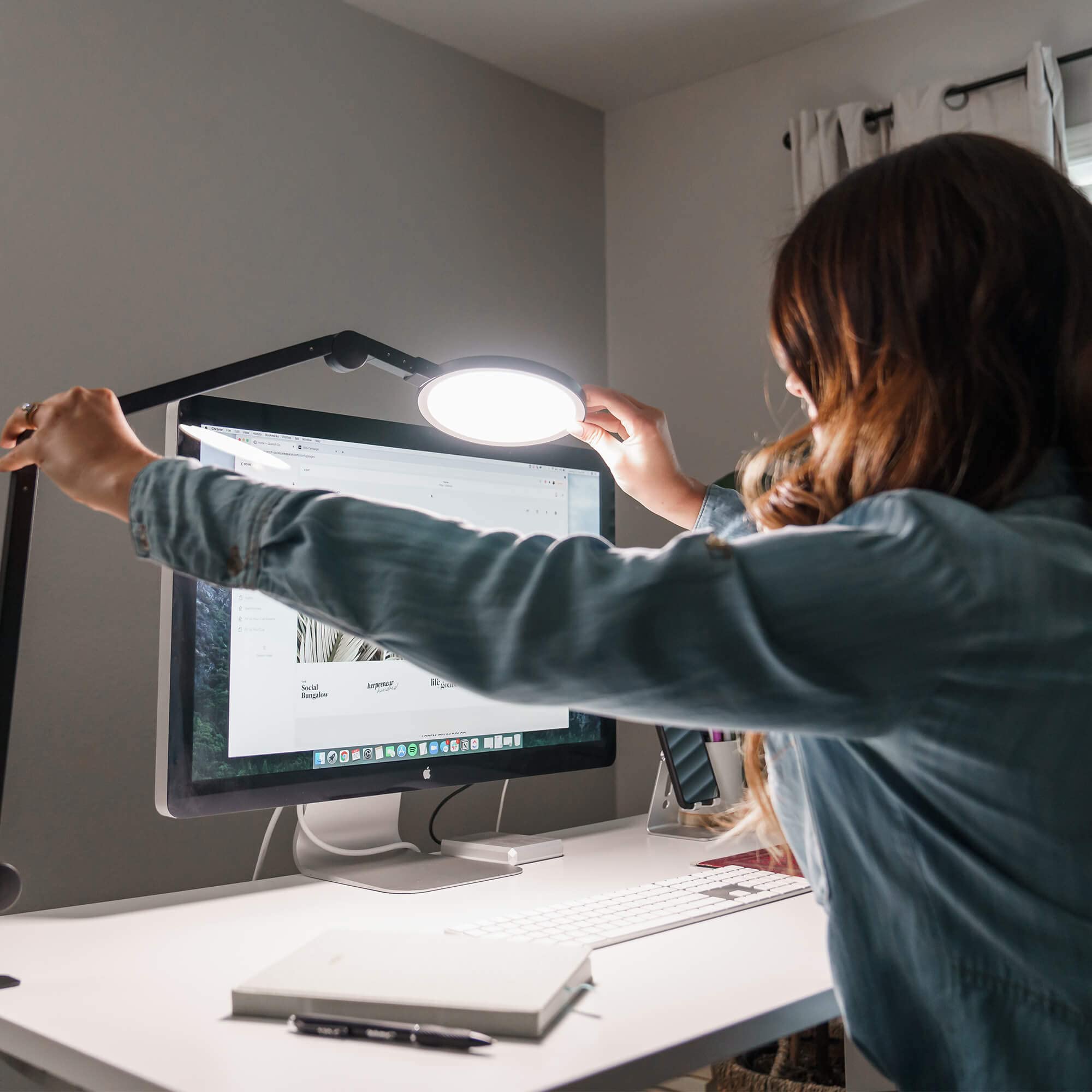 Lume Cube Edge LED Desk Light Remote Work Swing Arm Desk Lamp with